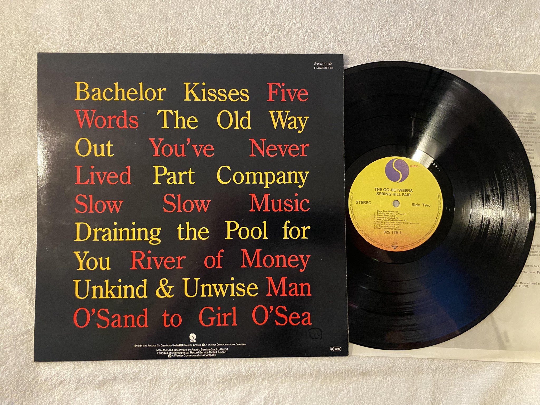 Omslagsbild för skivan THE GO-BETWEENS spring hill fair LP -84 Ger SIRE 925 179-1