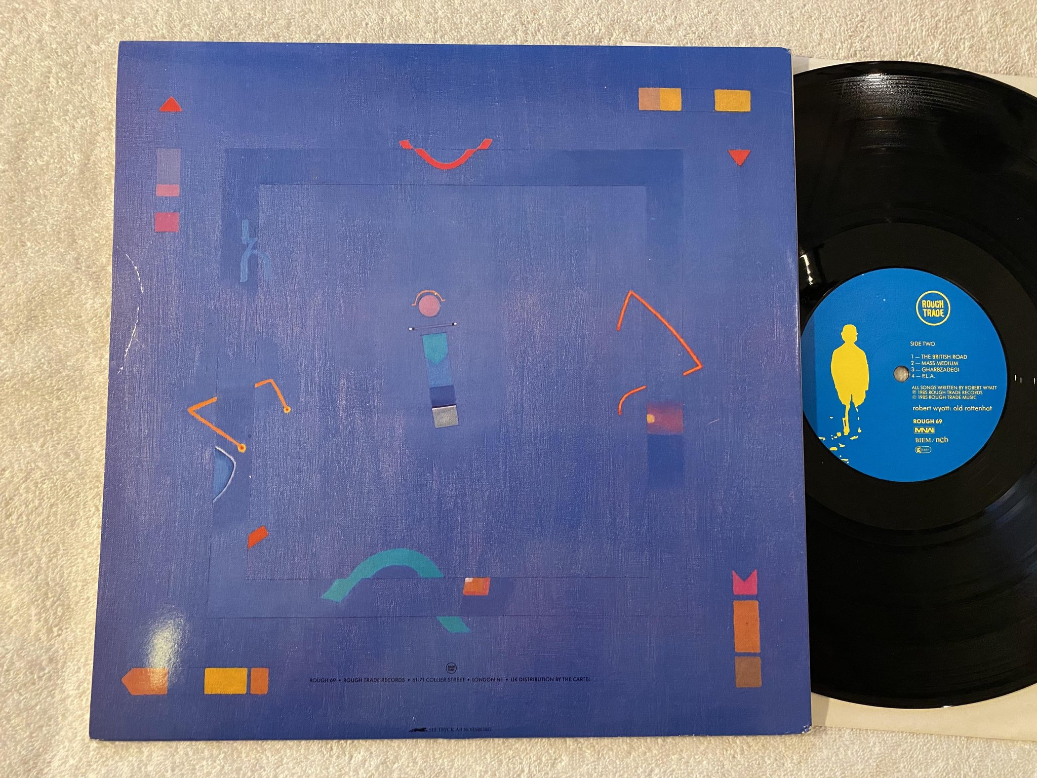 Omslagsbild för skivan ROBERT WYATT old rottenhat LP -85 ncb ROUGH TRADE ROUGH 69