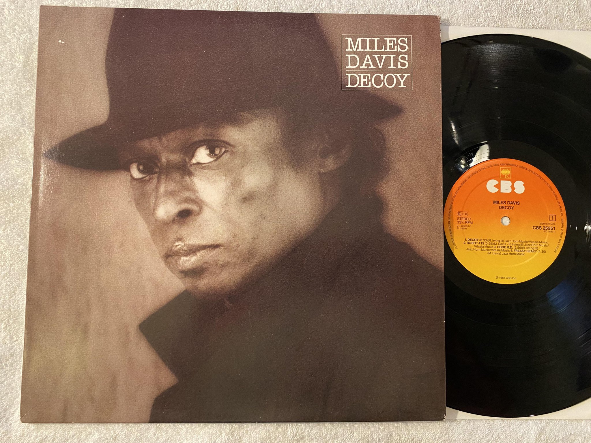 Omslagsbild för skivan MILES DAVIS decoy LP -84 Hol CBS 25951