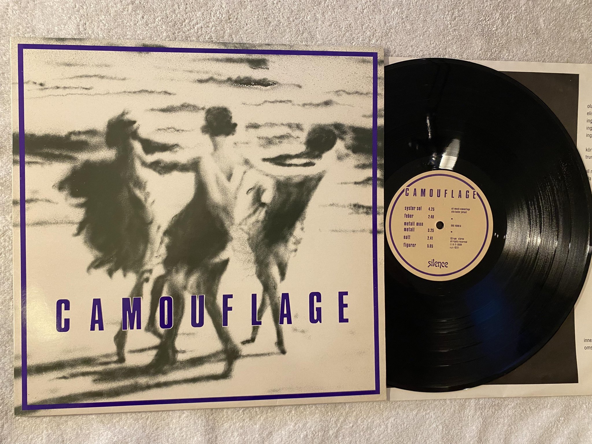 Omslagsbild för skivan CAMOUFLAGE s/t LP -85 Swe SILENCE SRS 4699