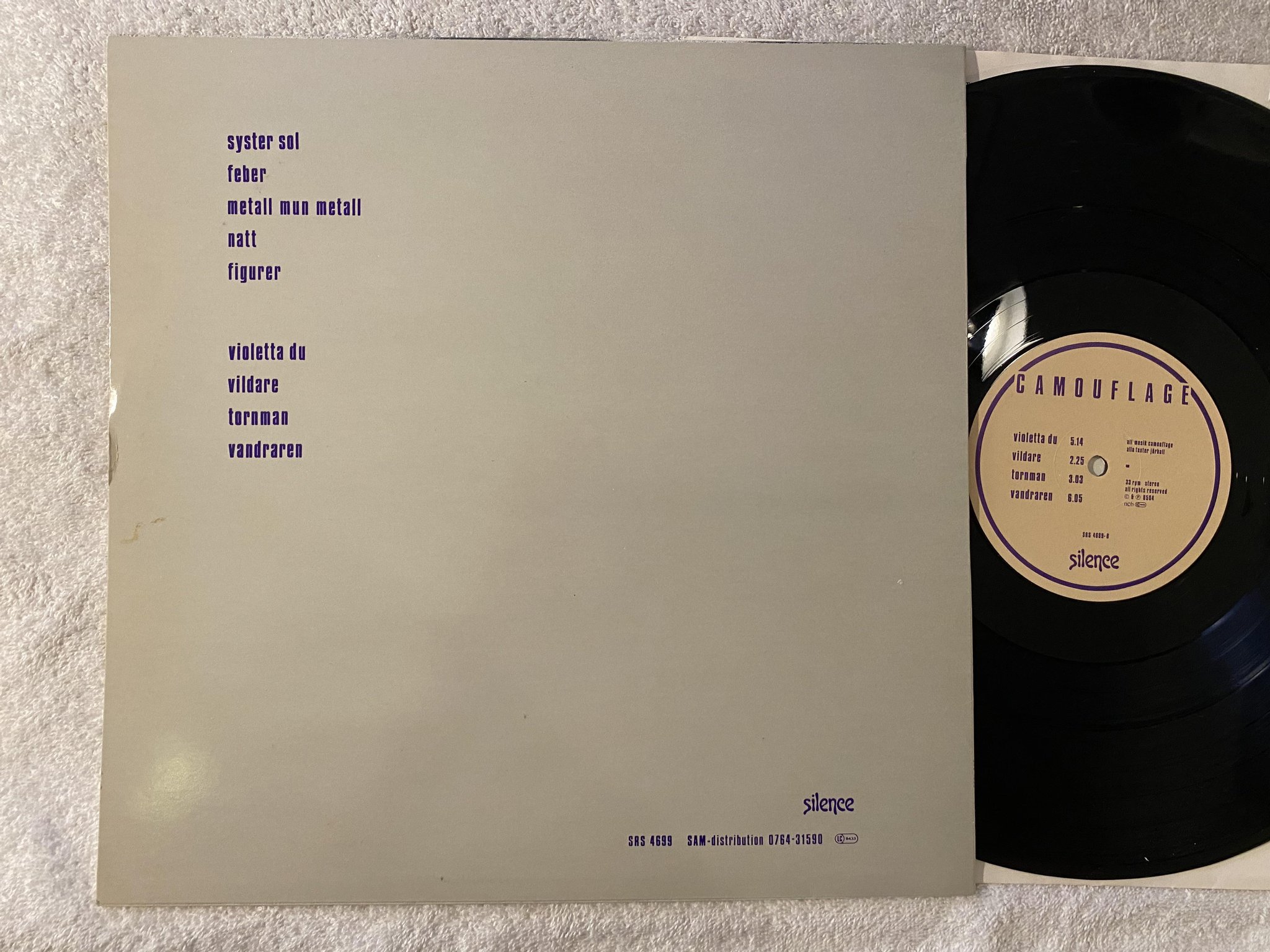 Omslagsbild för skivan CAMOUFLAGE s/t LP -85 Swe SILENCE SRS 4699
