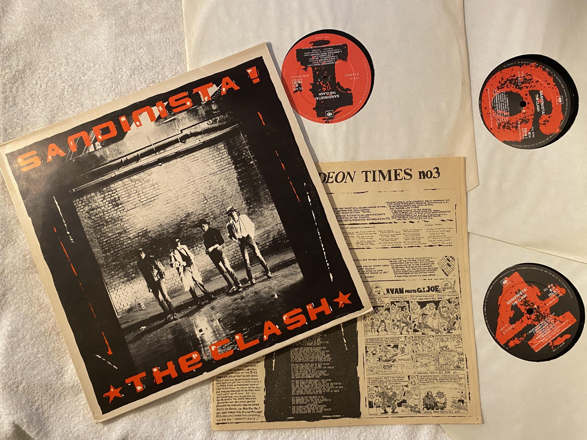 Omslagsbild för skivan THE CLASH sandinista! 3xLP -80 UK CBS FSLN 1