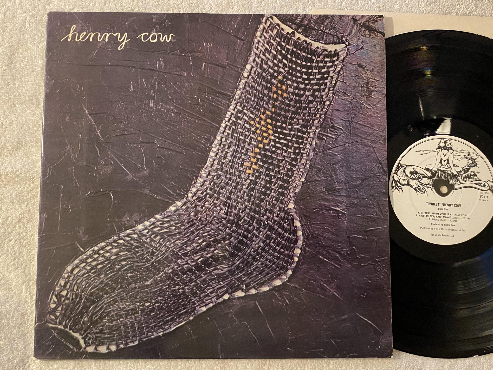 Omslagsbild för skivan HENRY COW Unrest LP -74 VIRGIN V2011 ** AVANTGARDE **