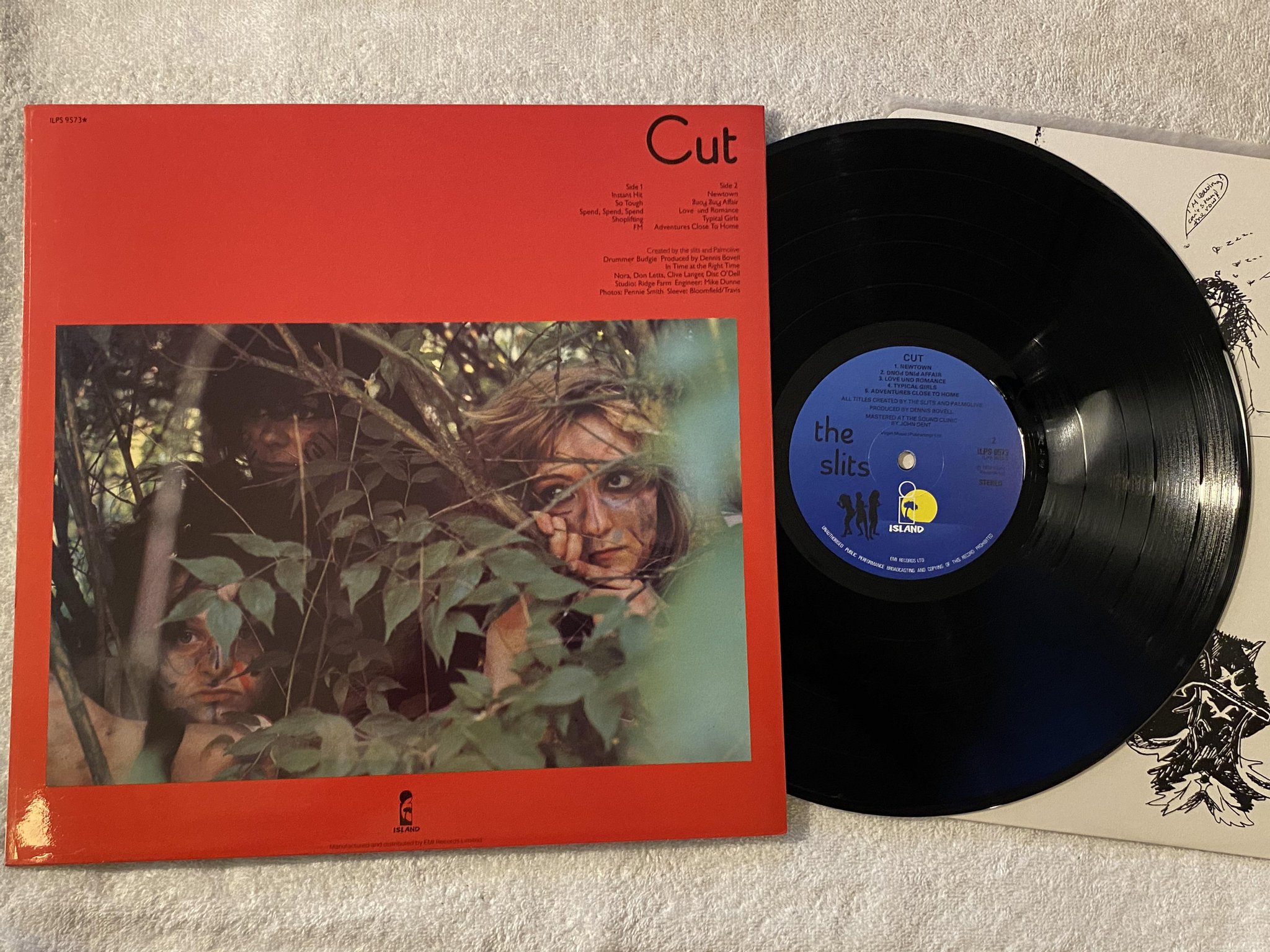 Omslagsbild för skivan THE SLITS cut LP -79 UK ISLAND ILPS 9573 *** rare punk / new wave ***