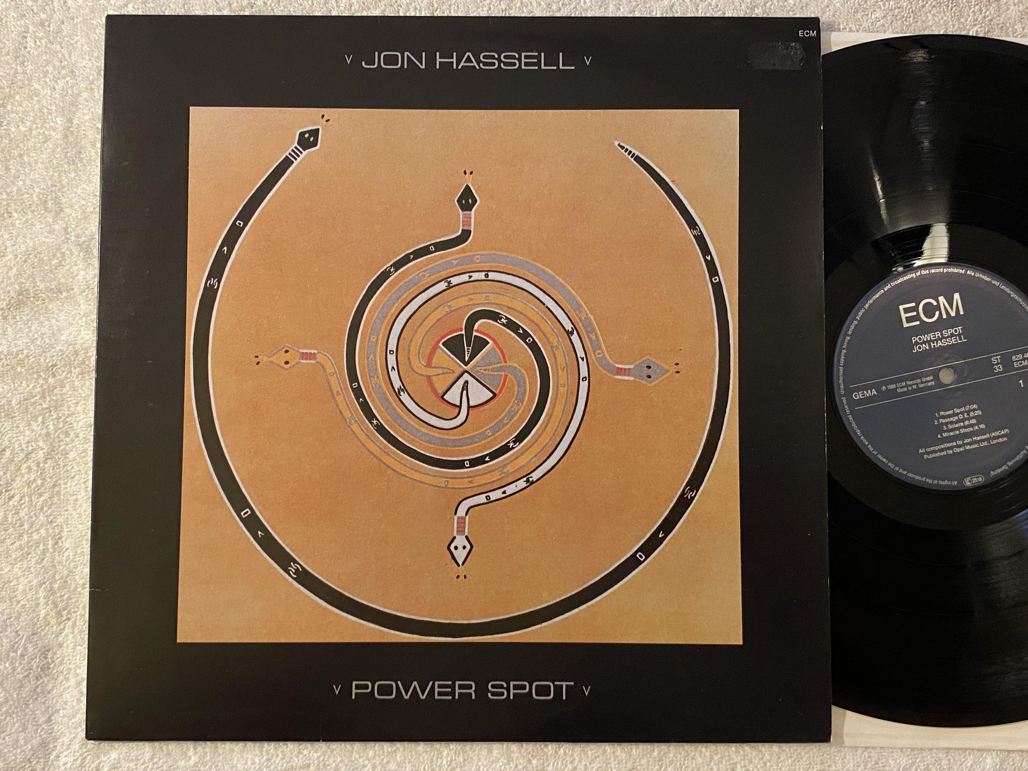 Omslagsbild för skivan JON HASSELL power spot LP -86 Ger ECM 829466-1