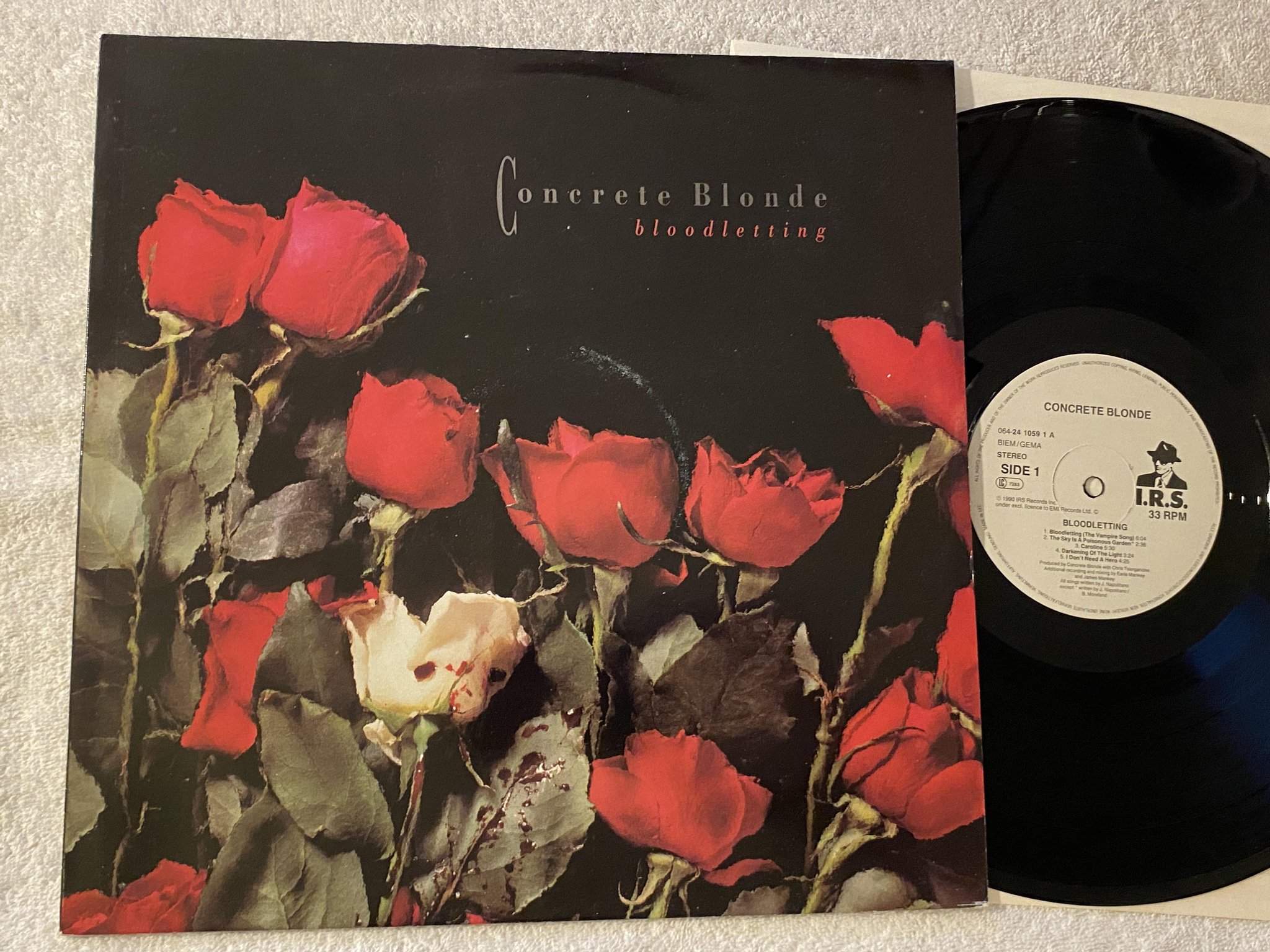 Omslagsbild för skivan CONCRETE BLONDE bloodletting LP -90 Eu I.R.S. 064-24 1059 1 ** RARE **