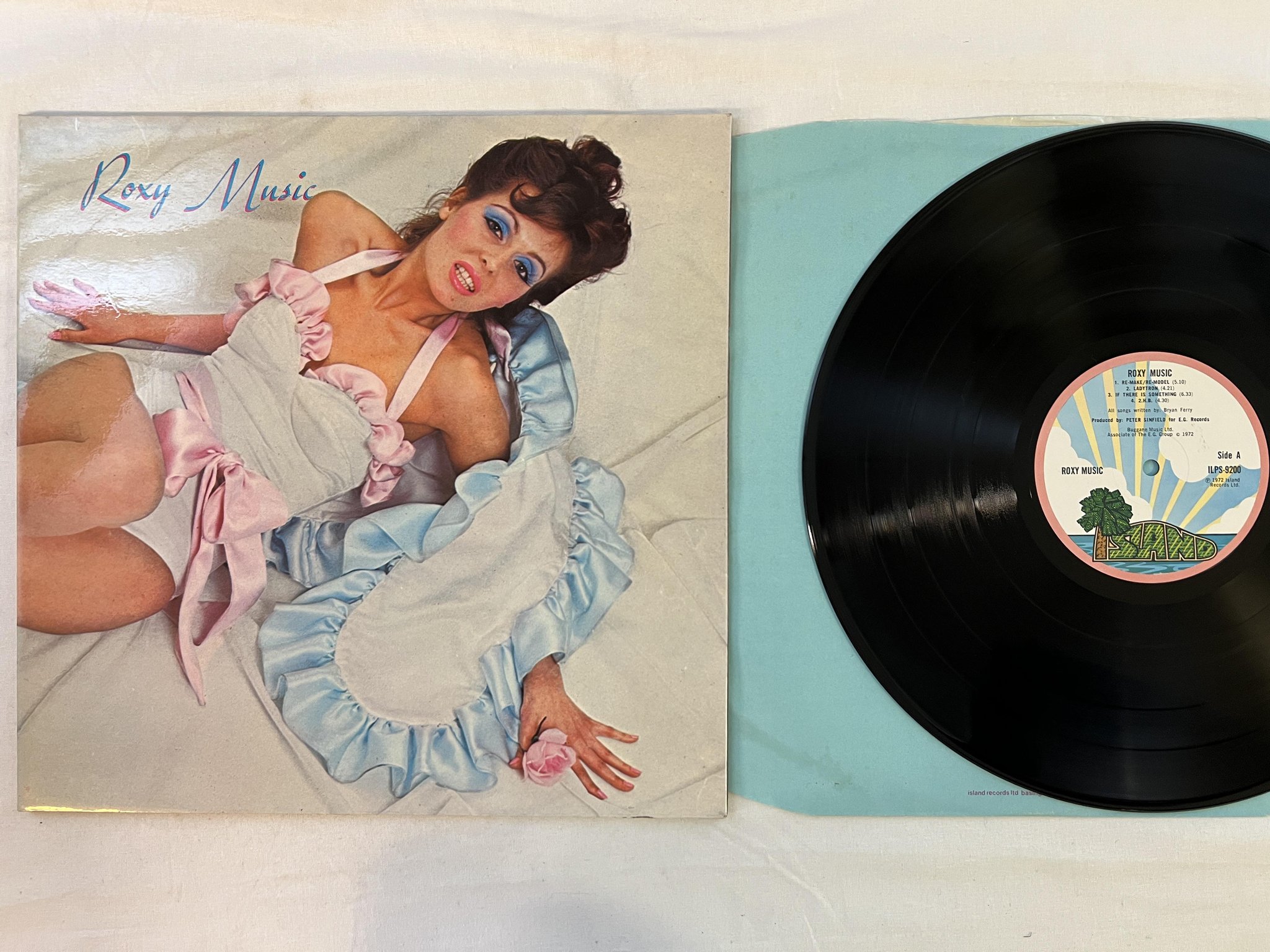 Omslagsbild för skivan ROXY MUSIC s/t LP -72 UK pink rim ISLAND ILPS-9200 w/ blue inner ** EXC **