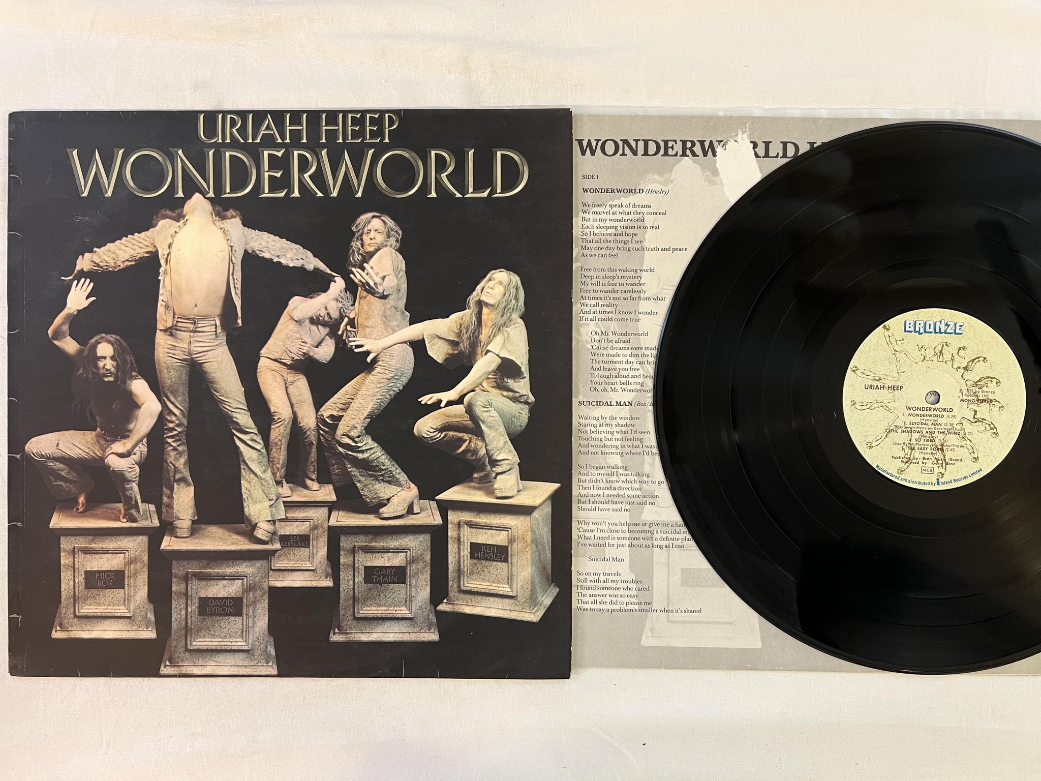 Omslagsbild för skivan URIAH HEEP wonderworld LP ncb BRONZE ILPS 9280