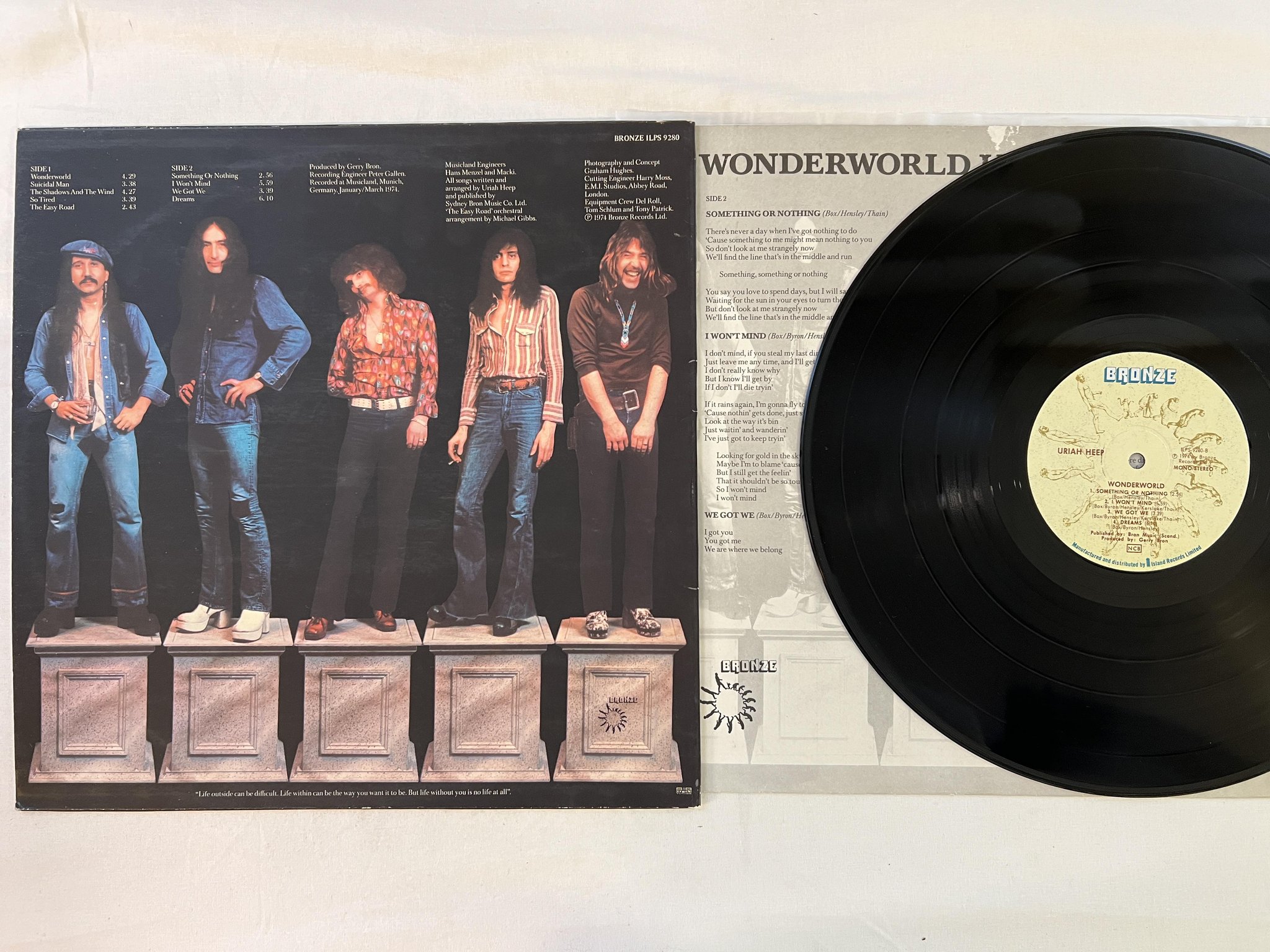 Omslagsbild för skivan URIAH HEEP wonderworld LP ncb BRONZE ILPS 9280