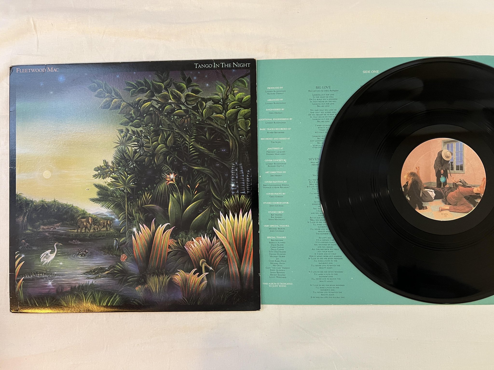 Omslagsbild för skivan FLEETWOOD MAC tango the night LP -87 Can WARNER BROS 9254711