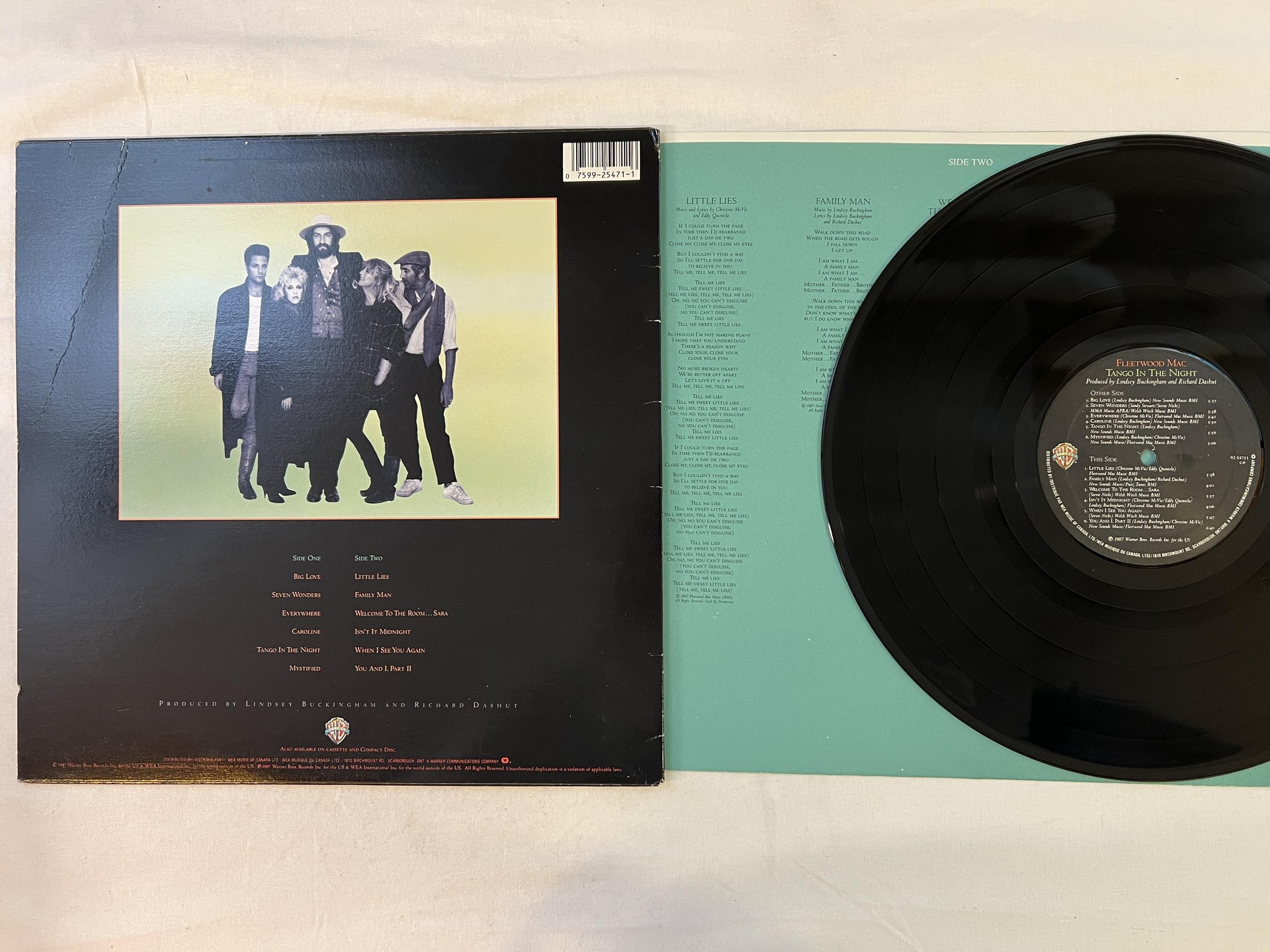 Omslagsbild för skivan FLEETWOOD MAC tango the night LP -87 Can WARNER BROS 9254711