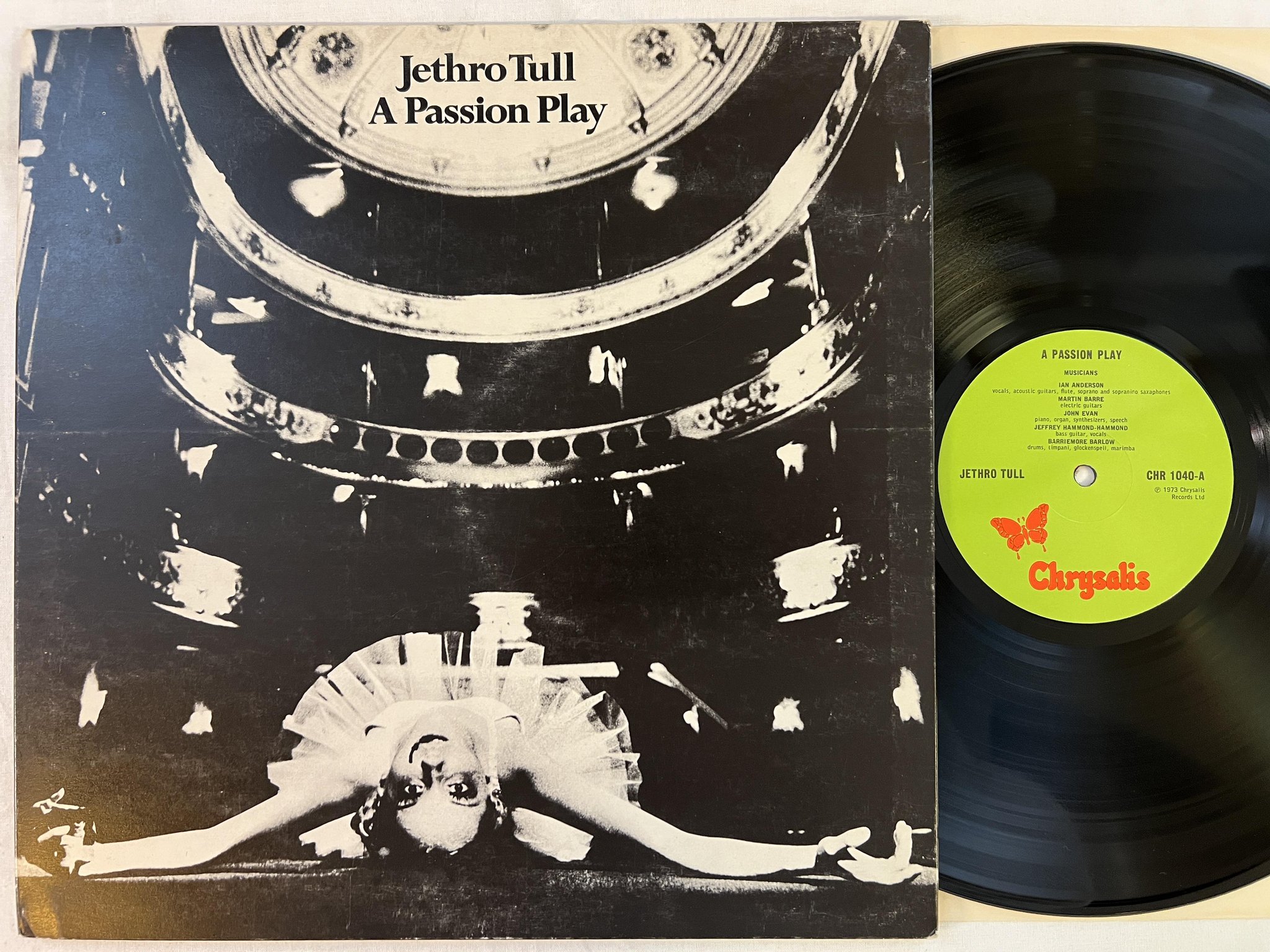 Omslagsbild för skivan JETHRO TULL a passion play LP -73 UK CHRYSALIS CHR 1040