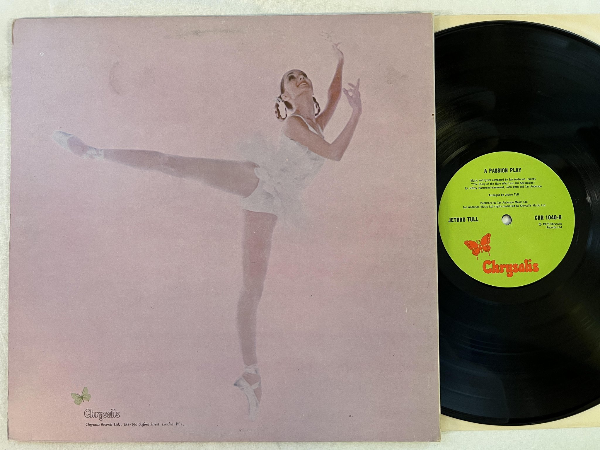 Omslagsbild för skivan JETHRO TULL a passion play LP -73 UK CHRYSALIS CHR 1040