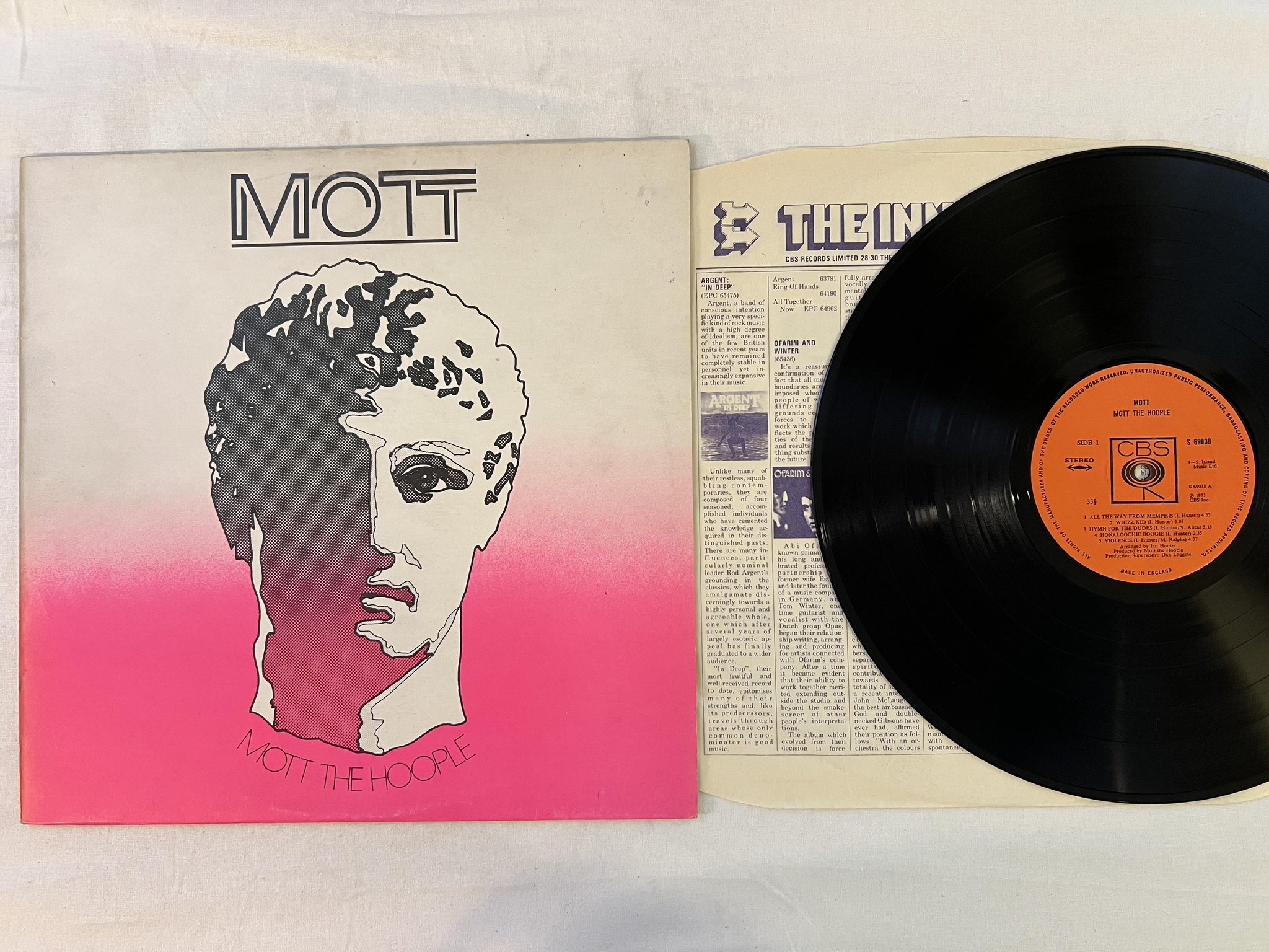 Omslagsbild för skivan MOTT THE HOOPLE Mott LP -73 UK CBS S 69038