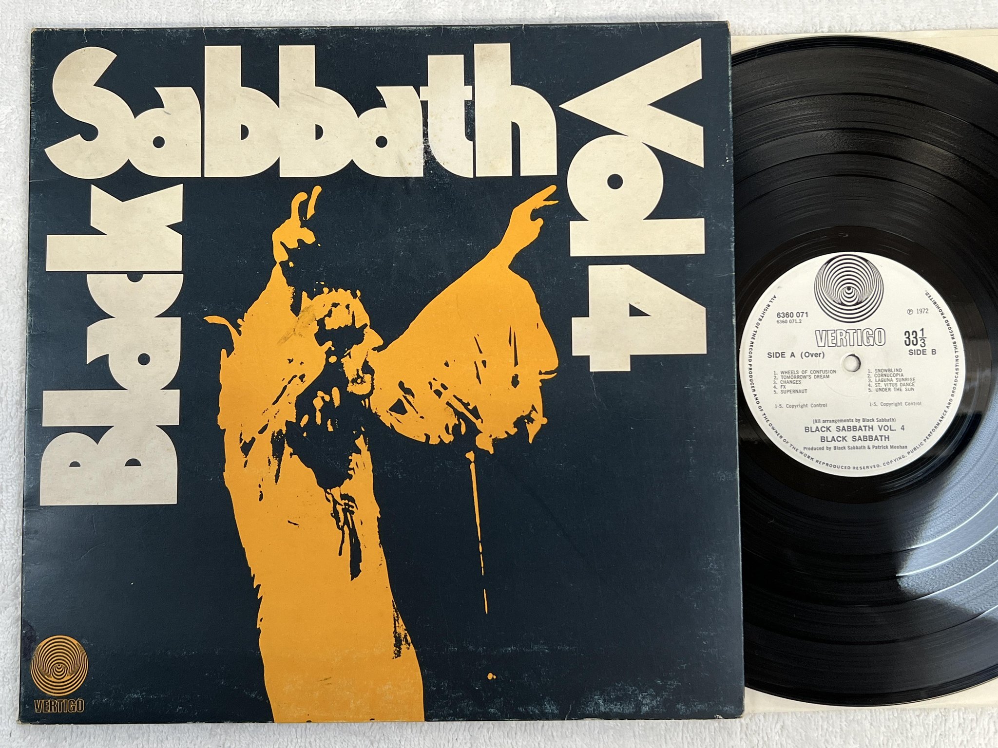 Omslagsbild för skivan BLACK SABBATH VOL 4 LP -72 UK VERTIGO swirl 6360 071