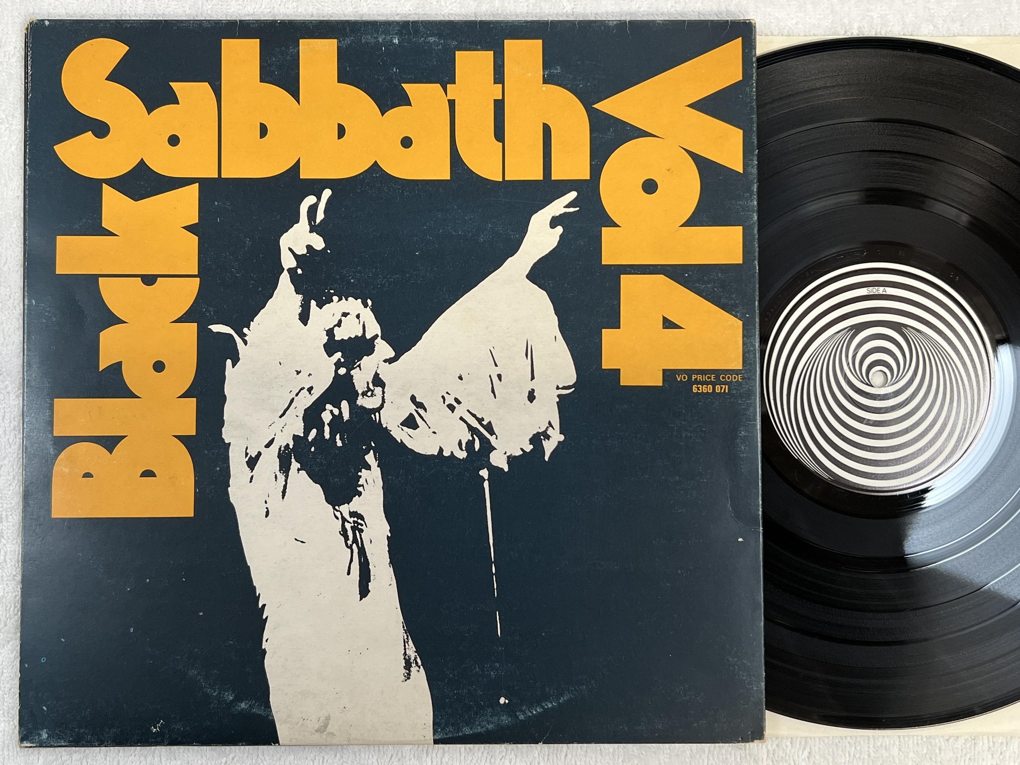 Omslagsbild för skivan BLACK SABBATH VOL 4 LP -72 UK VERTIGO swirl 6360 071