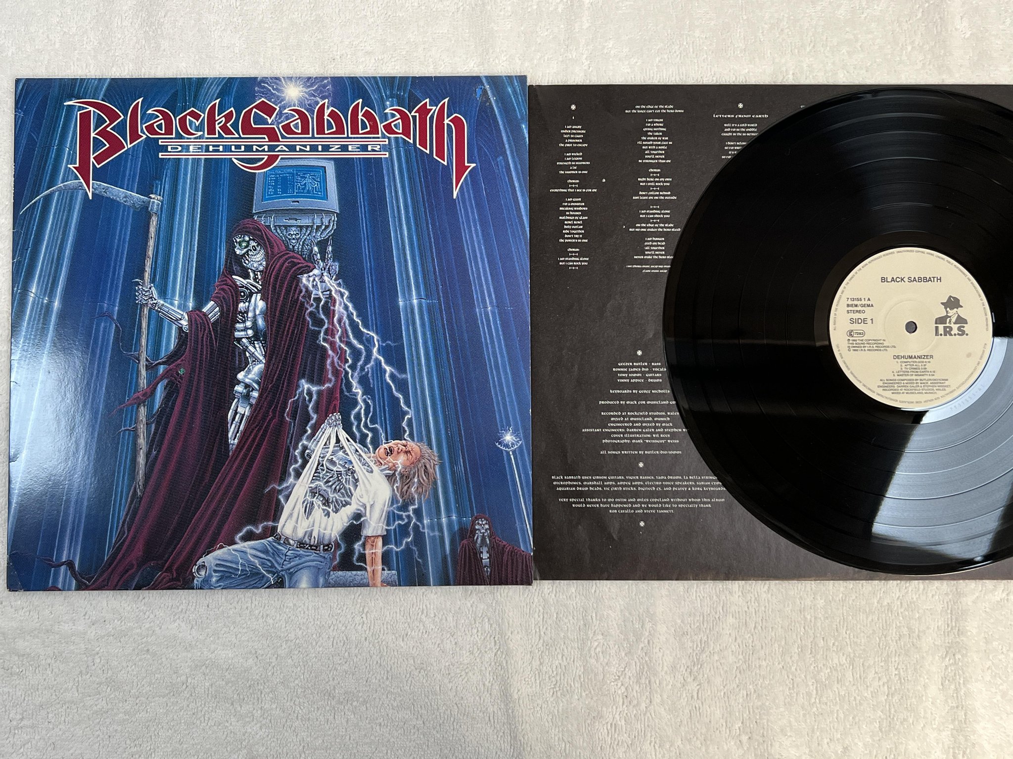 Omslagsbild för skivan BLACK SABBATH Dehumanizer LP -92 EU I.R.S. 713155 1 *** RARE ***