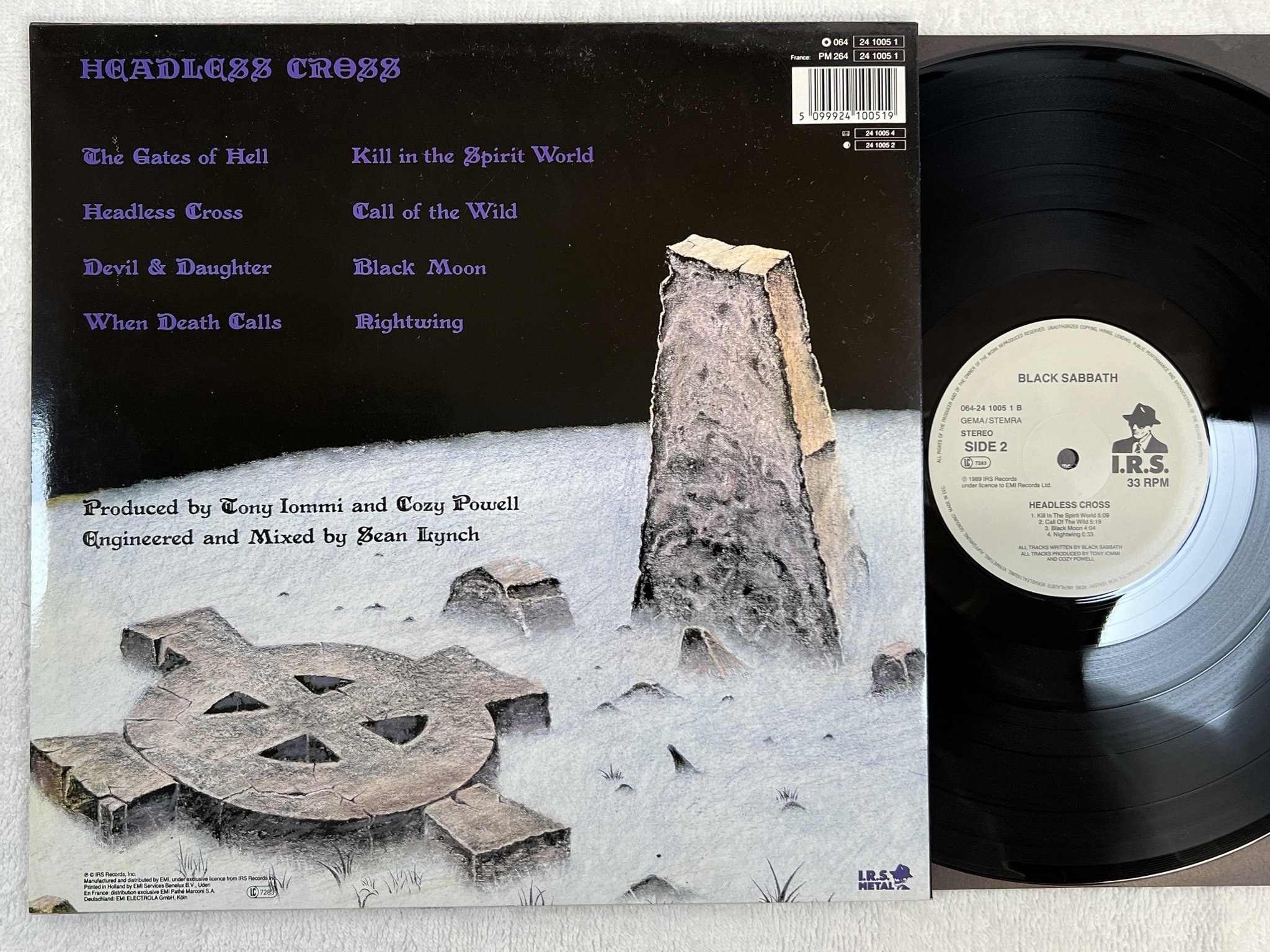 Omslagsbild för skivan BLACK SABBATH headless cross LP -89 I.R.S. 064-24 1005 1 *** POSTER ***