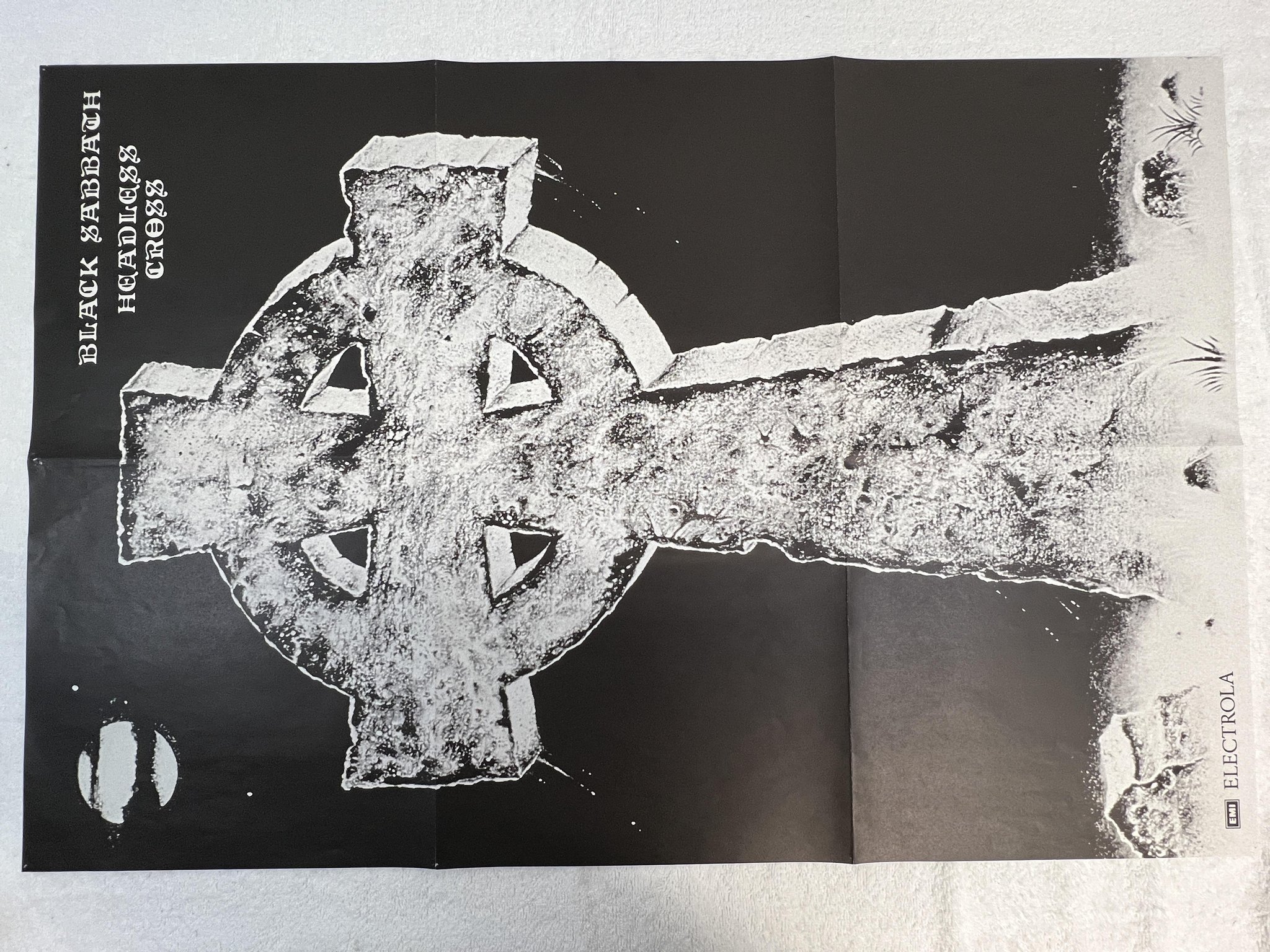 Omslagsbild för skivan BLACK SABBATH headless cross LP -89 I.R.S. 064-24 1005 1 *** POSTER ***