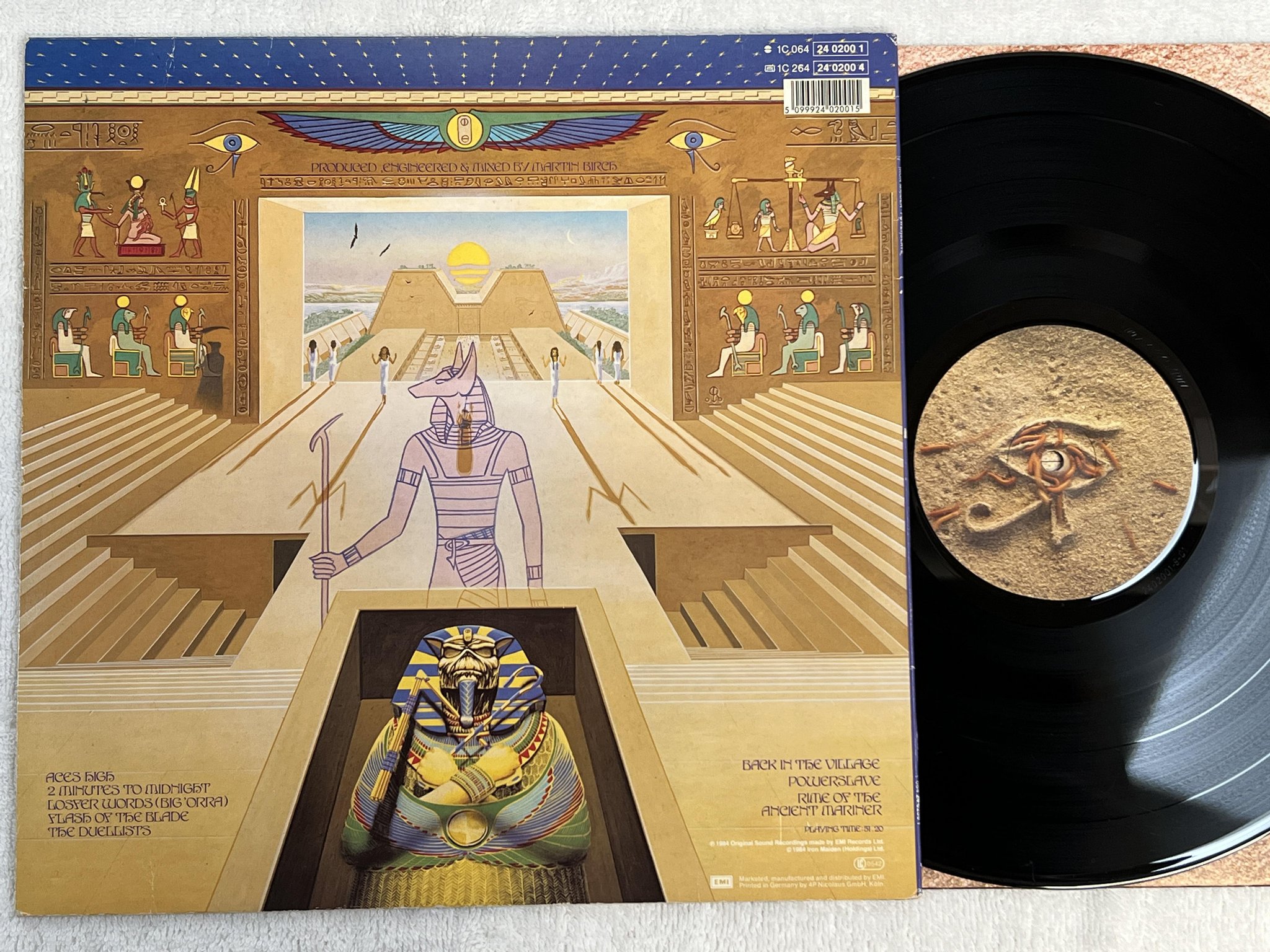 Omslagsbild för skivan IRON MAIDEN powerslave LP -84 EEC EMI 1C 064 2402001