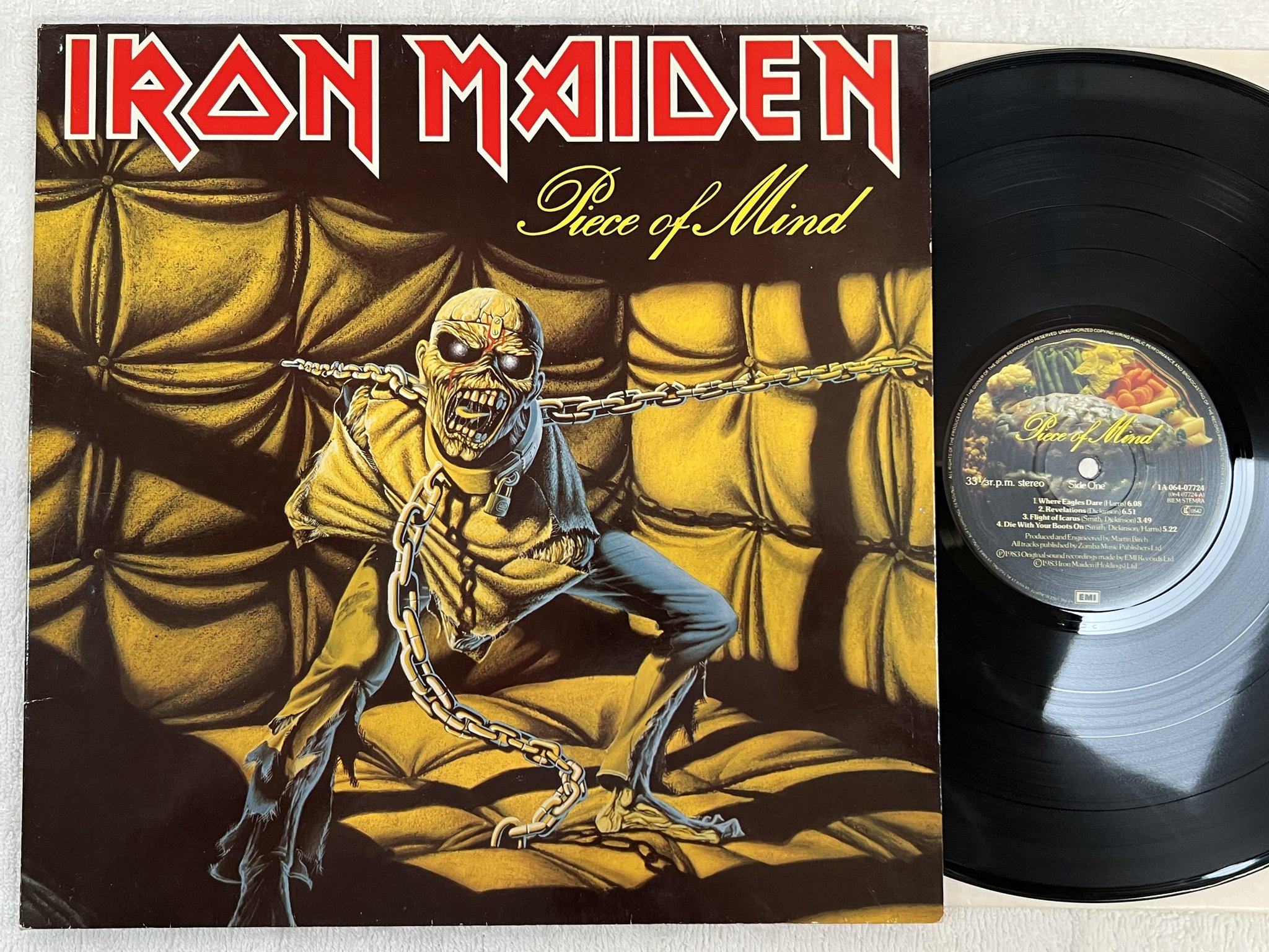 Omslagsbild för skivan IRON MAIDEN piece of mind LP -83 EEC EMI 1A 064-07724