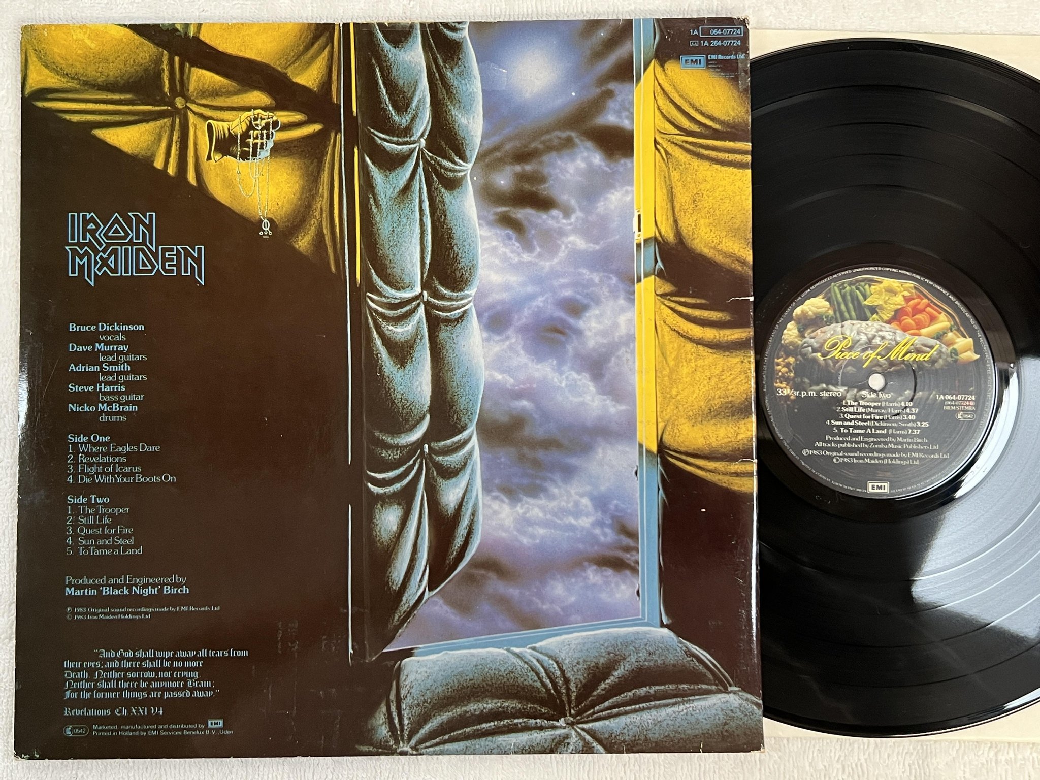 Omslagsbild för skivan IRON MAIDEN piece of mind LP -83 EEC EMI 1A 064-07724