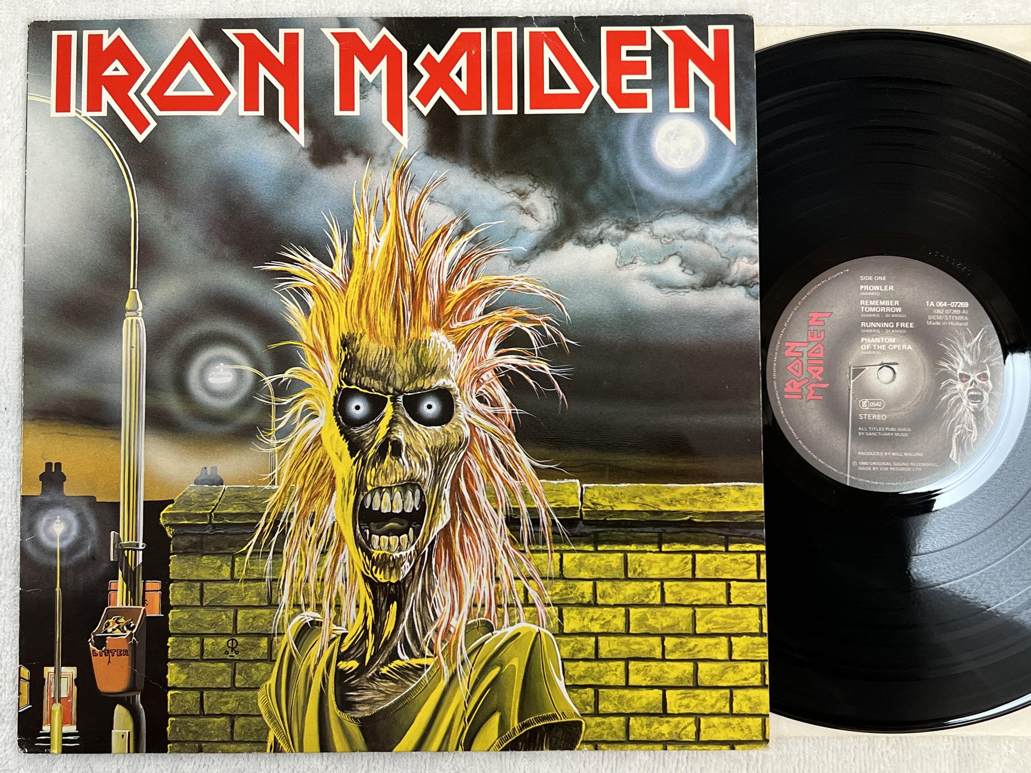 Omslagsbild för skivan IRON MAIDEN s/t LP -80 Hol EMI 1A 064-07269