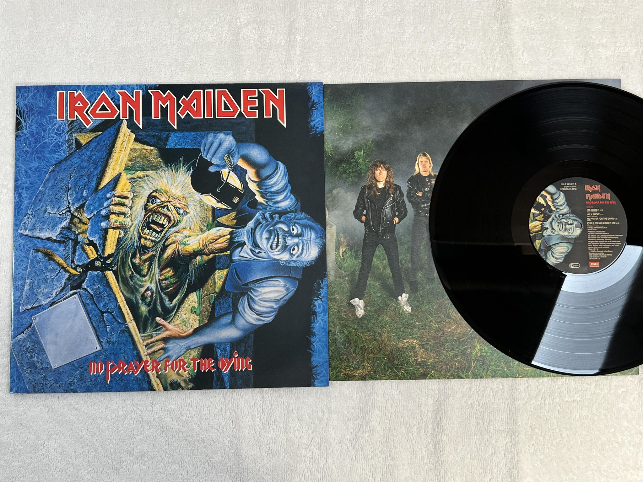 Omslagsbild för skivan IRON MAIDEN No Prayer For The Dying LP -90 EU EMI 068 7 95142 1