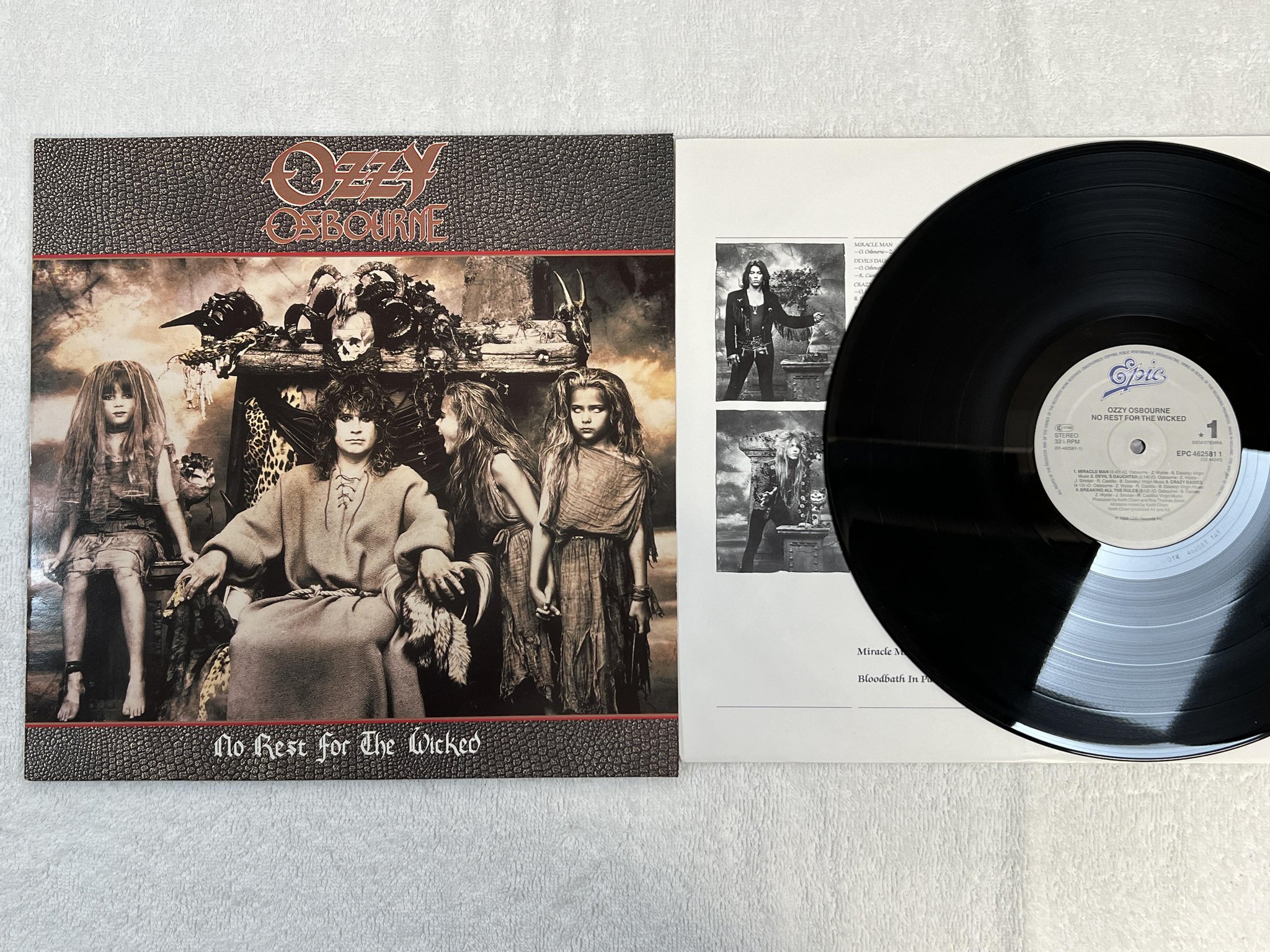 Omslagsbild för skivan OZZY OSBOURNE no rest for the wicked LP -88 Hol EPIC EPC 4625811