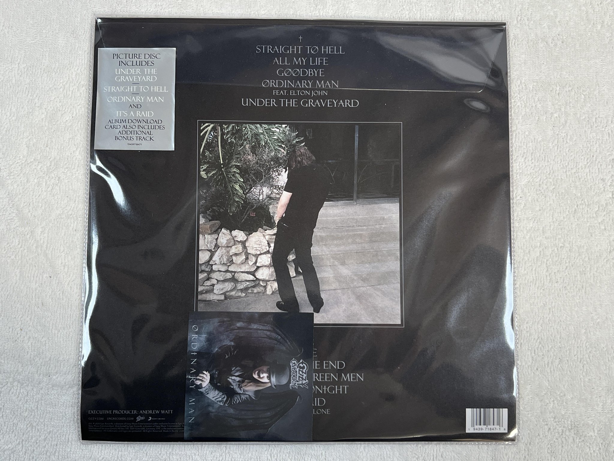Omslagsbild för skivan OZZY OSBOURNE Ordinary Man 12" picture disc 2020 EU EPIC 19439718471