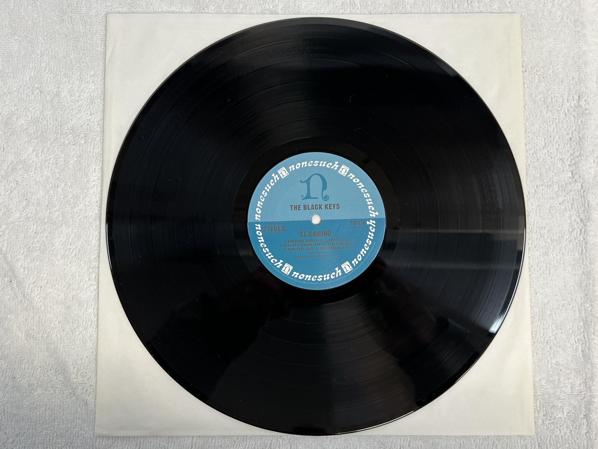 Omslagsbild för skivan THE BLACK KEYS el camino LP + CD 2011 US NONESUCH 529099-1