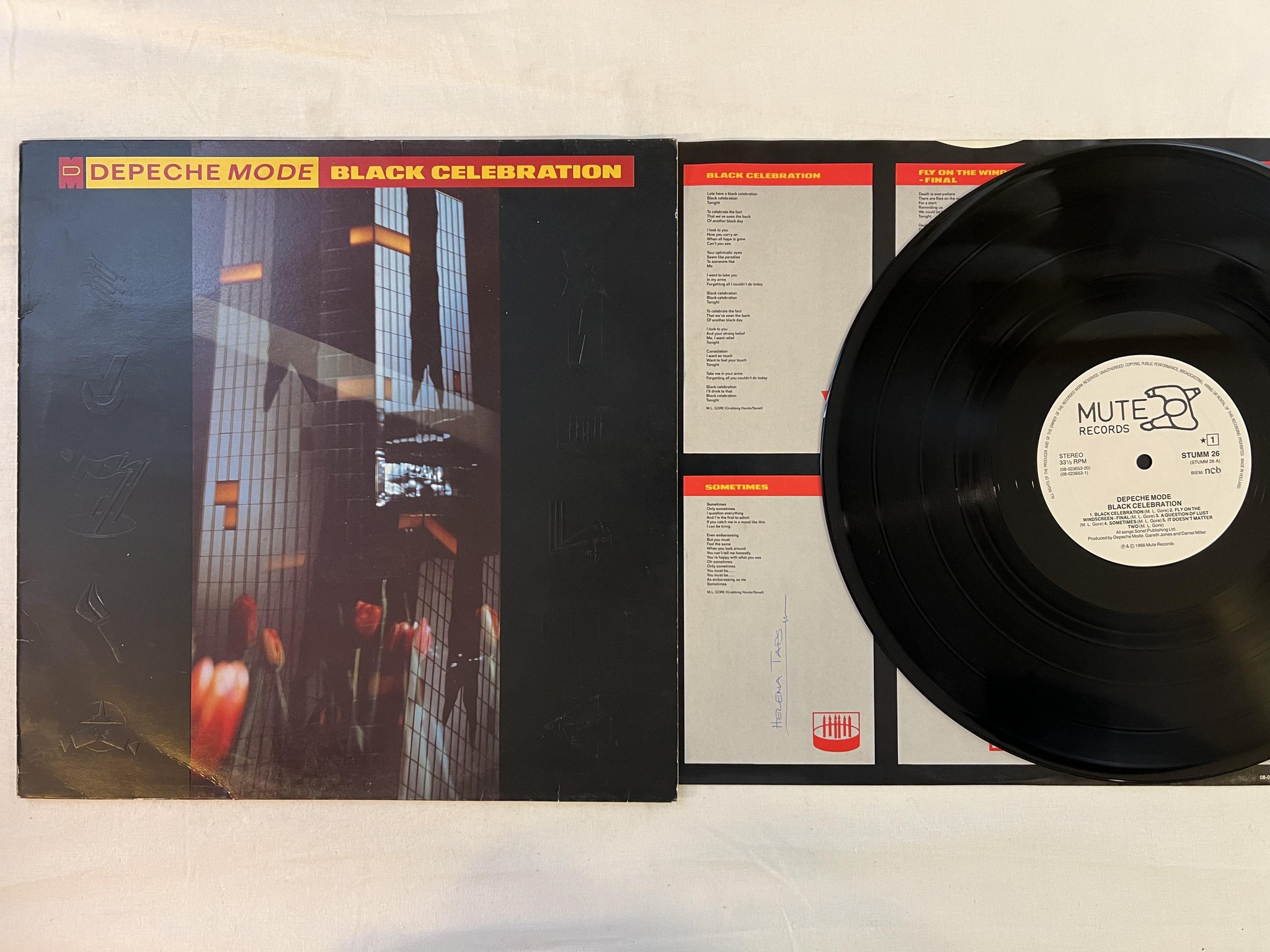 Omslagsbild för skivan DEPECHE MODE black celebration LP -86 ncb MUTE STUMM 26