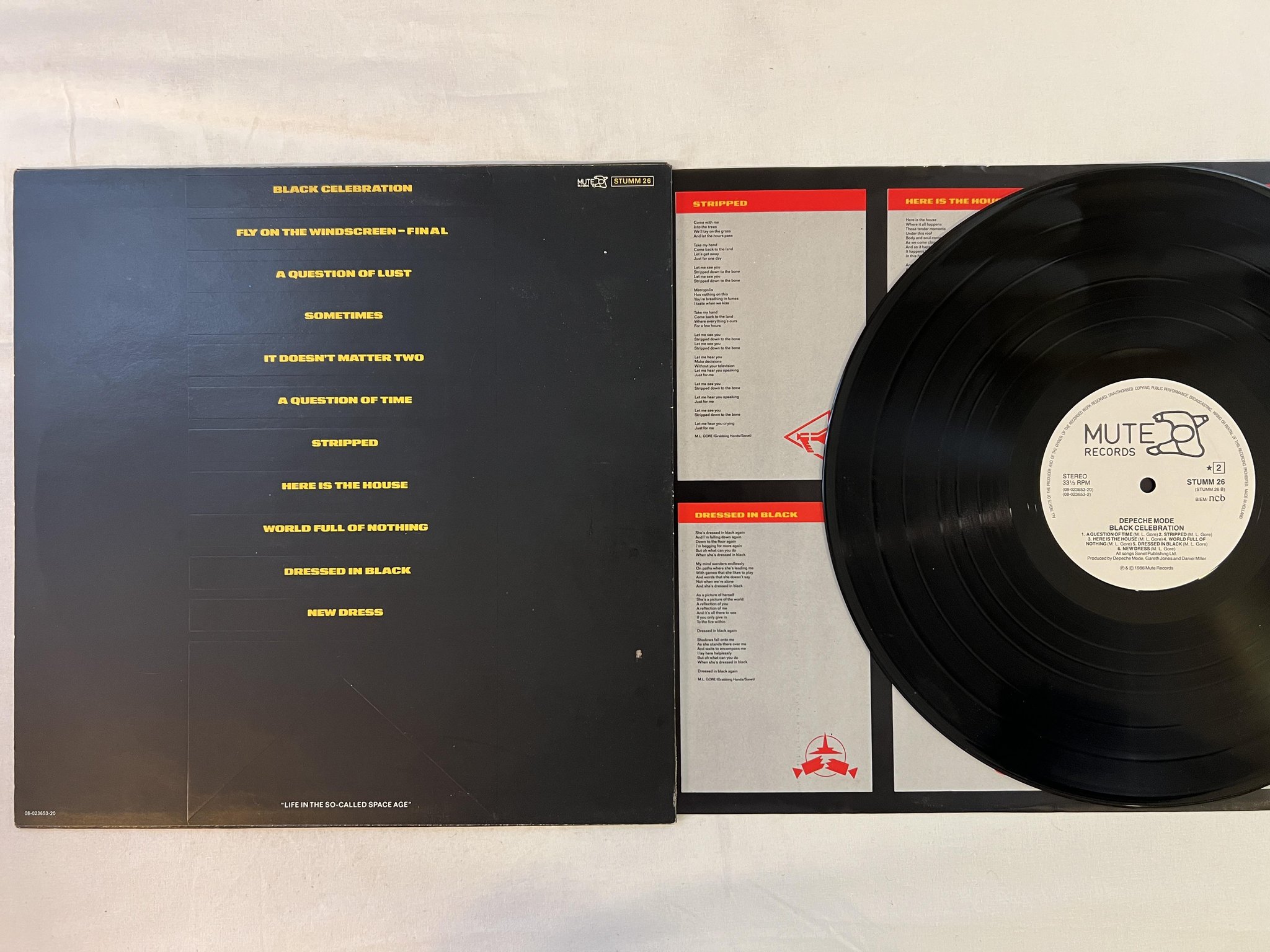 Omslagsbild för skivan DEPECHE MODE black celebration LP -86 ncb MUTE STUMM 26