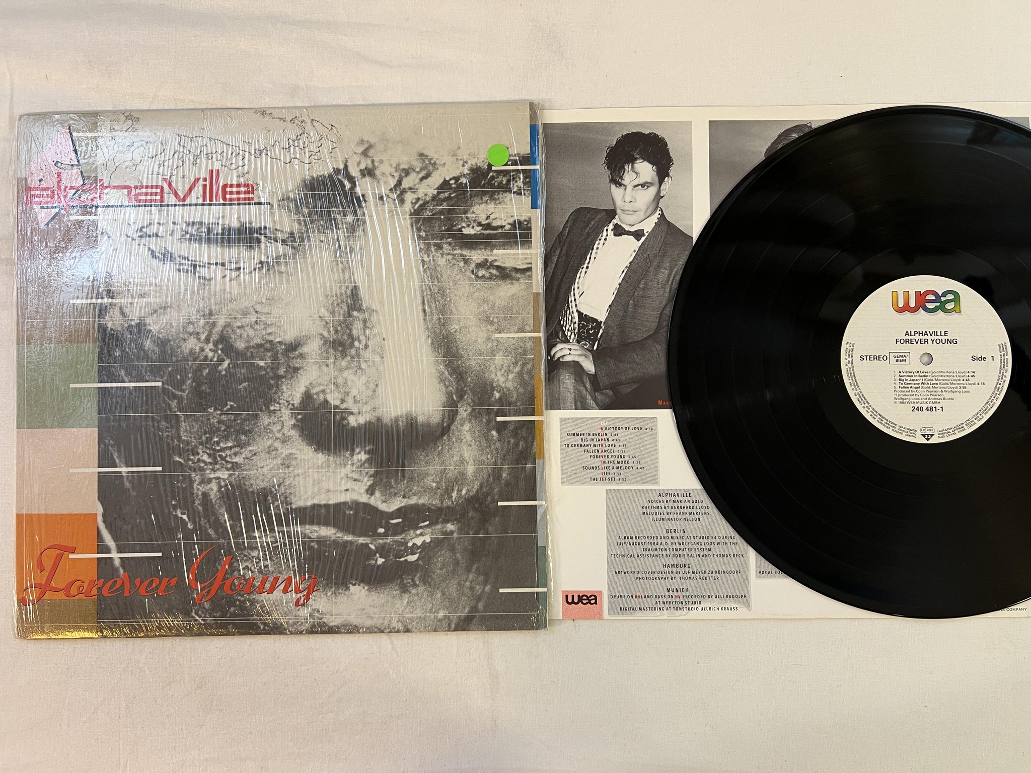 Omslagsbild för skivan ALPHAVILLE forever young LP -84 Ger WEA 240 481-1