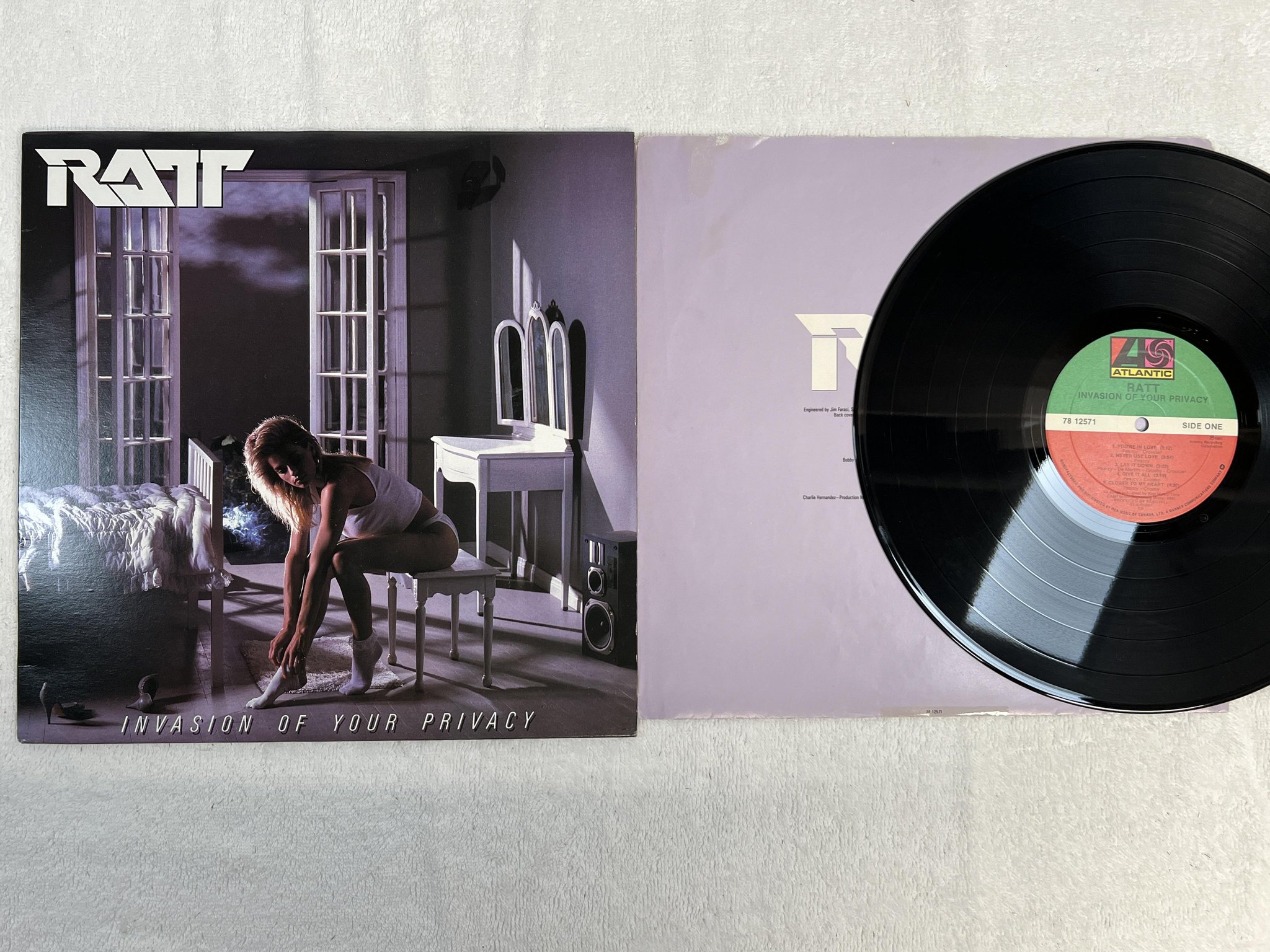 Omslagsbild för skivan RATT invasion of your privacy LP -85 Can ATLANTIC 78 12571