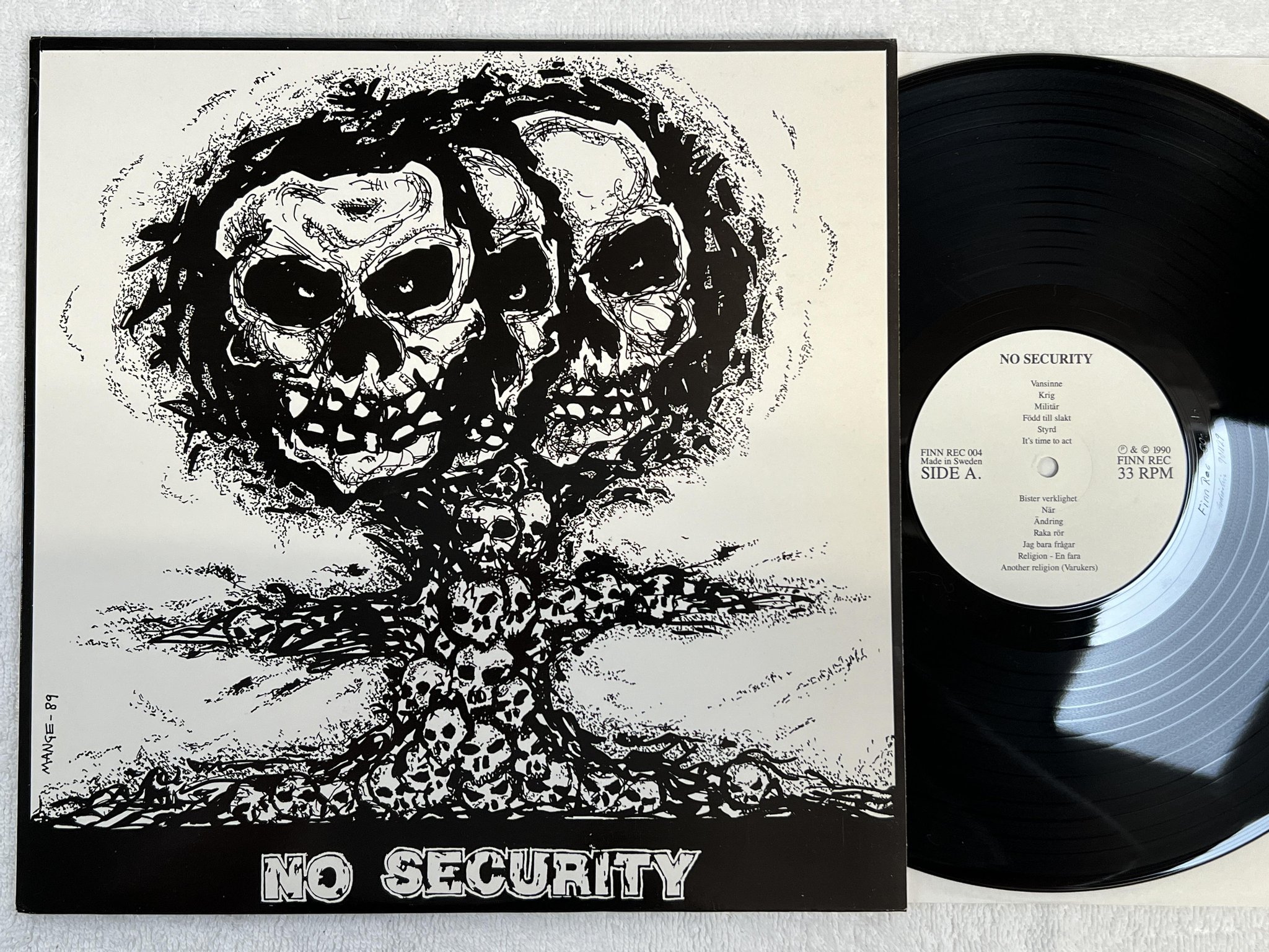 Omslagsbild för skivan No Security / Kehtolaulu Split-LP -90 Swe FINN REC 004 ** HARDCORE / PUNK **