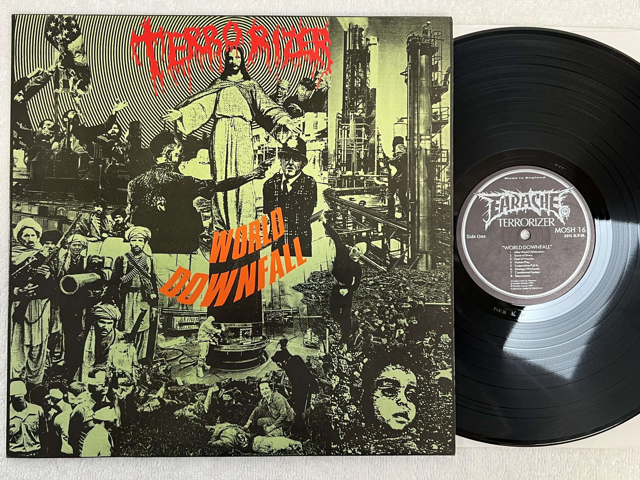 Omslagsbild för skivan TERRRIZER World Downfall LP -89 UK EARACHE MOSH 16 *** INSERT ISSUE ***