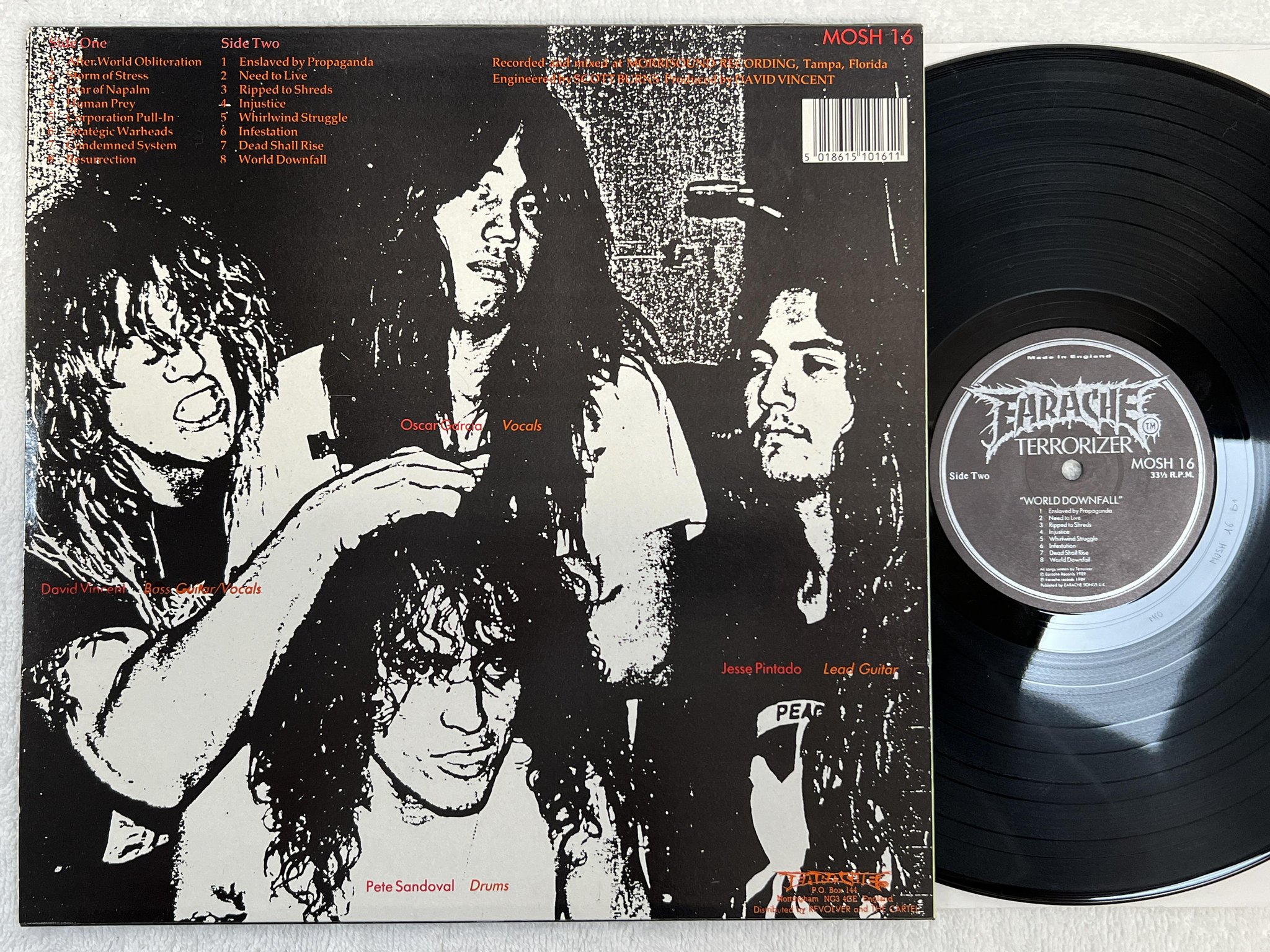 Omslagsbild för skivan TERRRIZER World Downfall LP -89 UK EARACHE MOSH 16 *** INSERT ISSUE ***