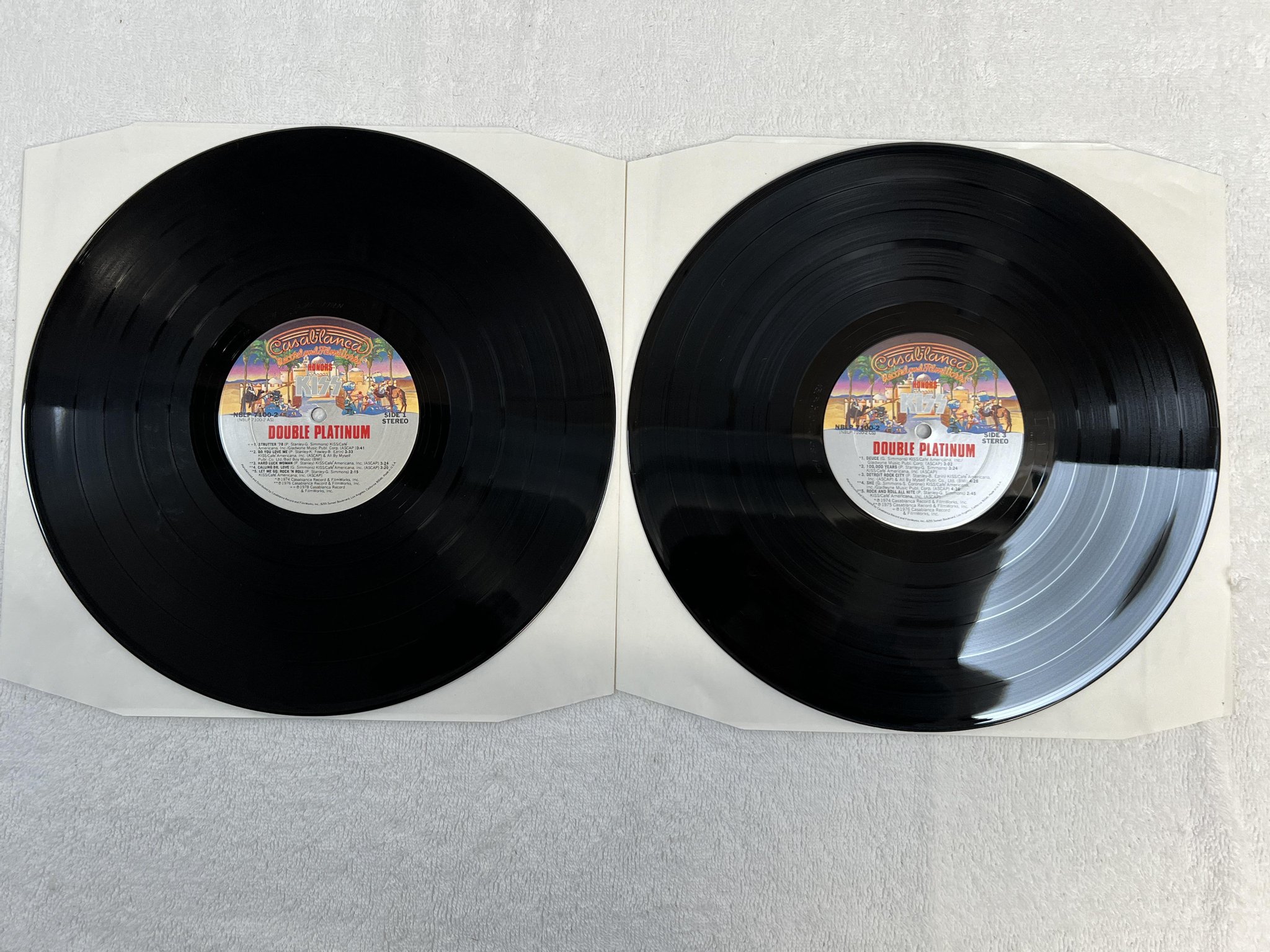 Omslagsbild för skivan KISS Double Platinum 2xLP -78 US CASABLANCA NBLP 7100-2 ** ALL INSERTS, WOW! **