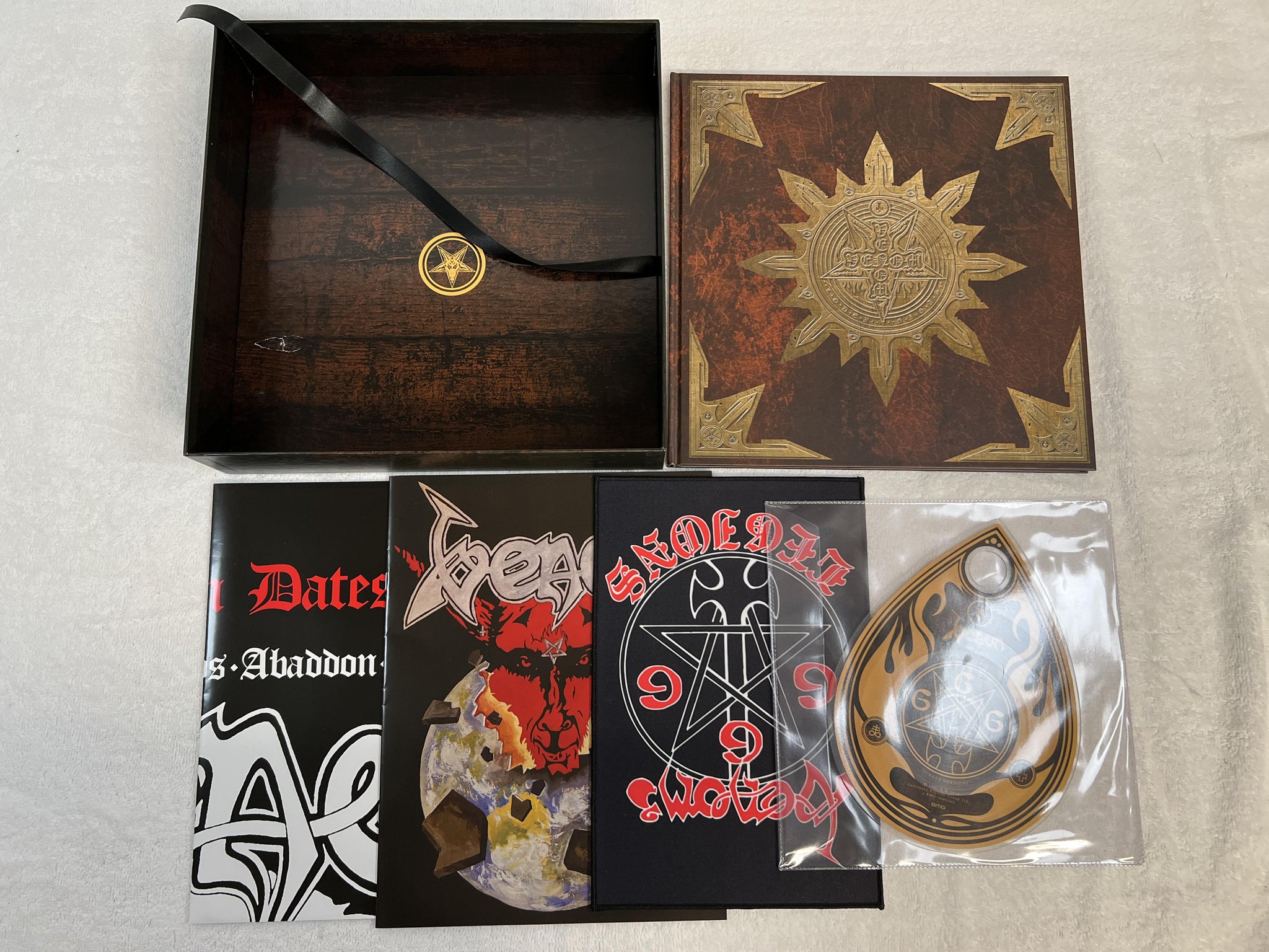 Omslagsbild för skivan VENOM In Nomine Satanas BOX SET deluxe ed 2019 BMGCAT666BOX *** BLACK METAL ***