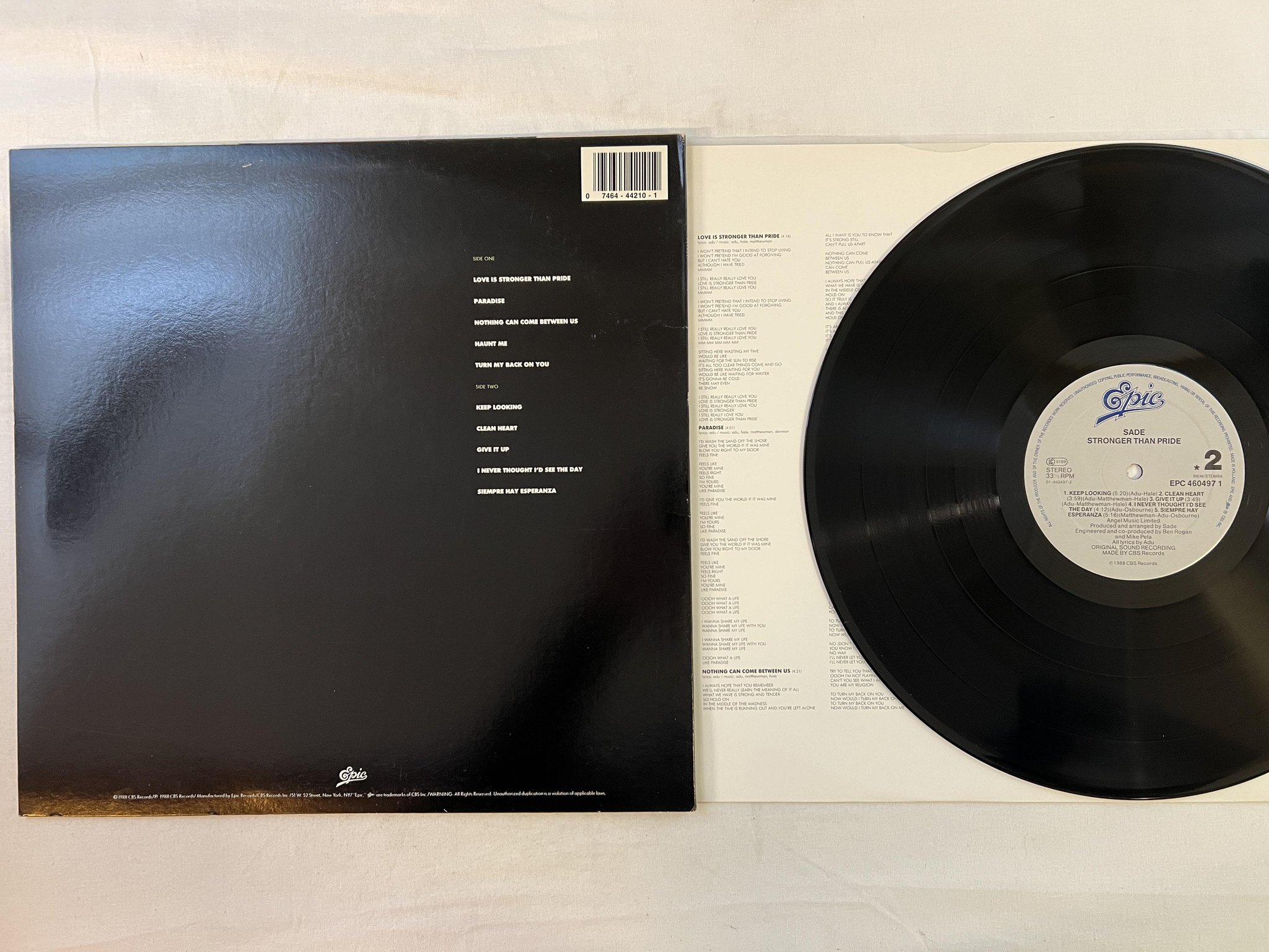 Omslagsbild för skivan SADE stronger than pride LP -88 Hol EPIC EPC 4604971
