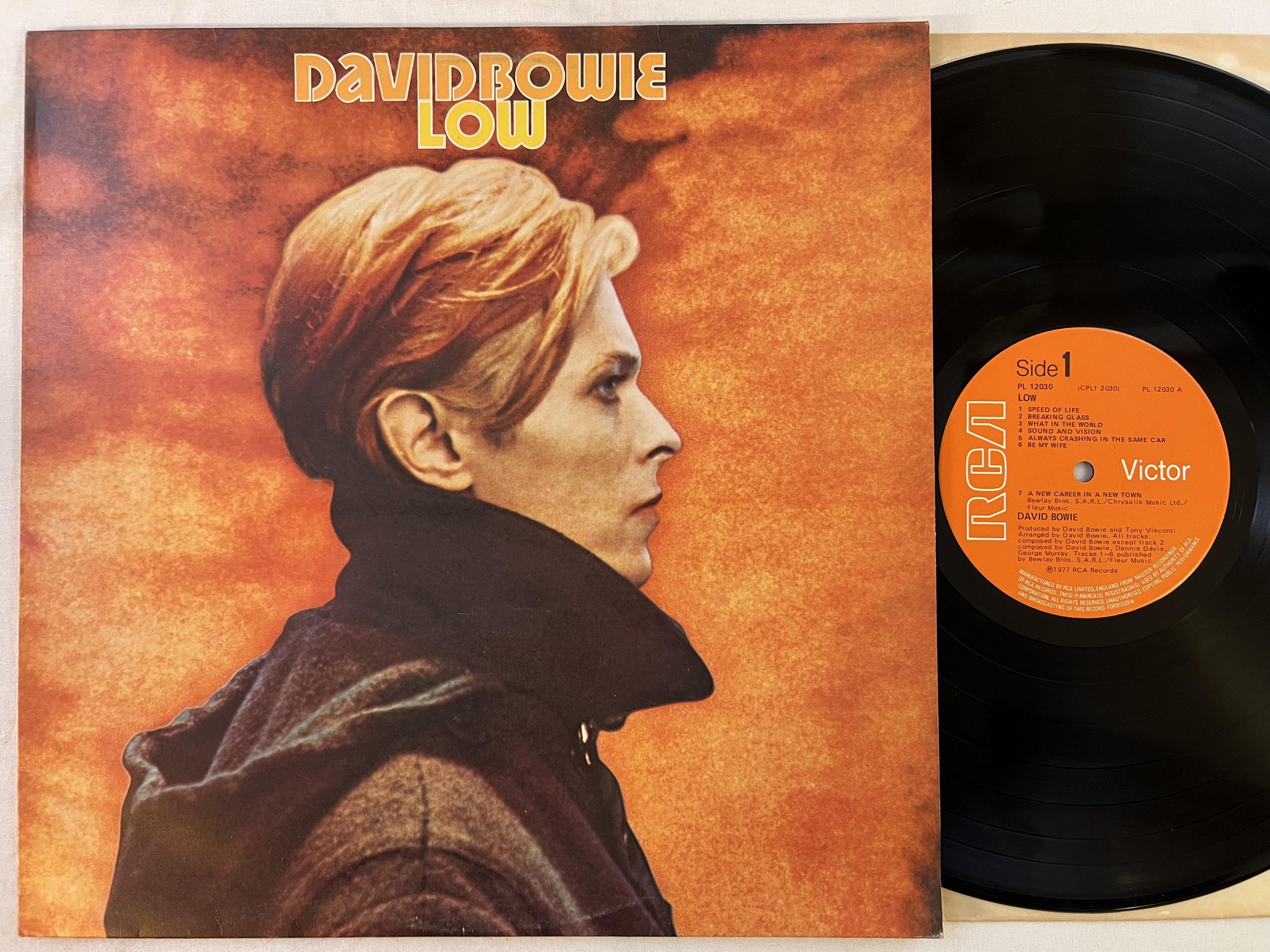Omslagsbild för skivan DAVID BOWIE low LP -77 UK RCA PL 12030