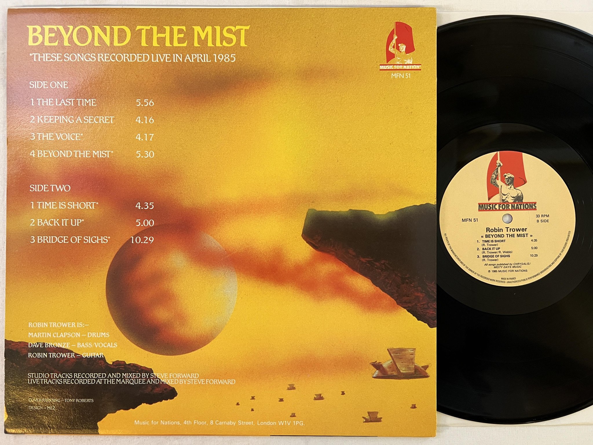 Omslagsbild för skivan ROBIN TROWER beyond the mist LP -85 MUSIC FOR NATIONS MFN 51