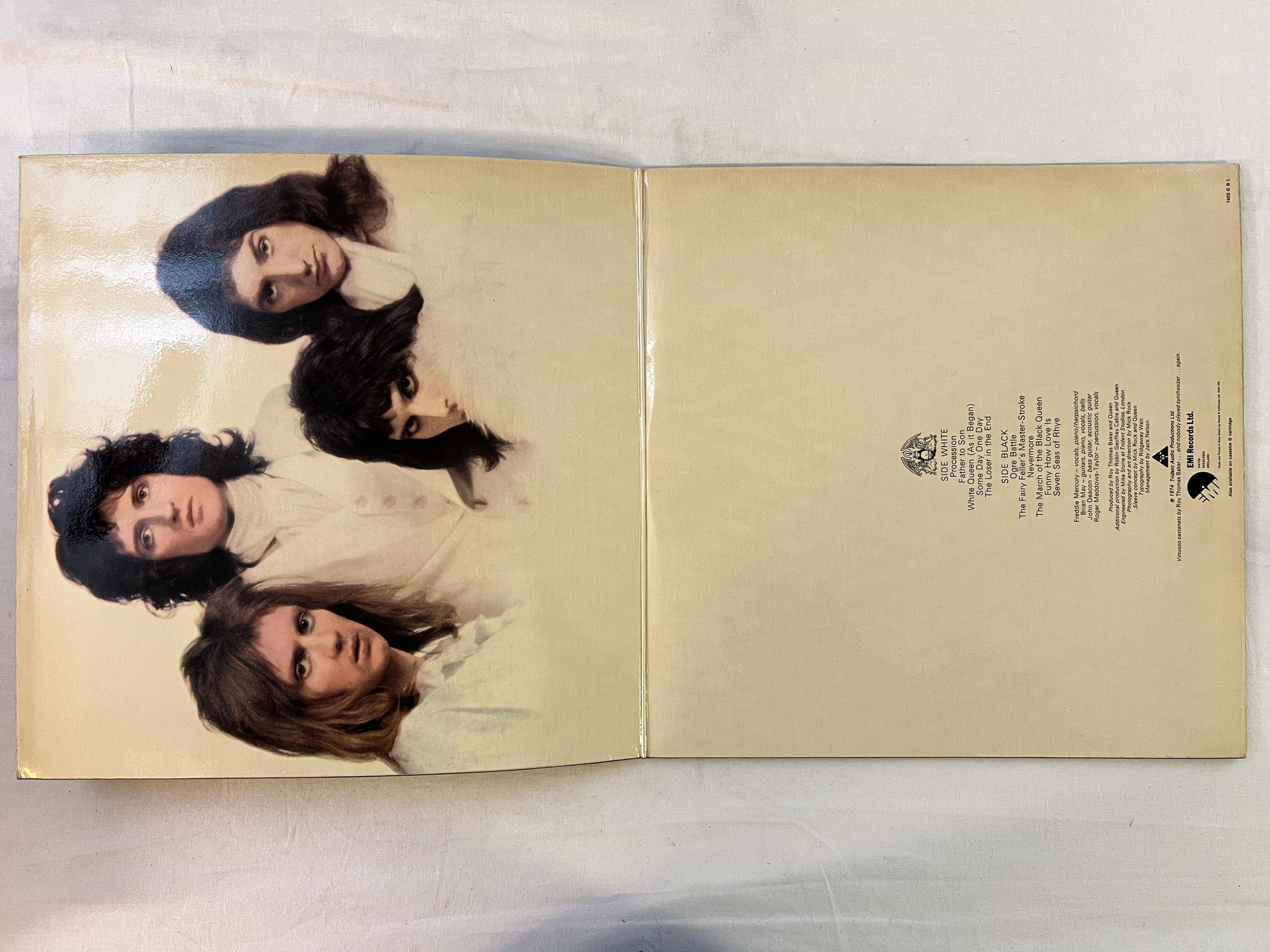 Omslagsbild för skivan QUEEN Queen II LP -74 UK EMI EMA 767 *** CLASSIC ***