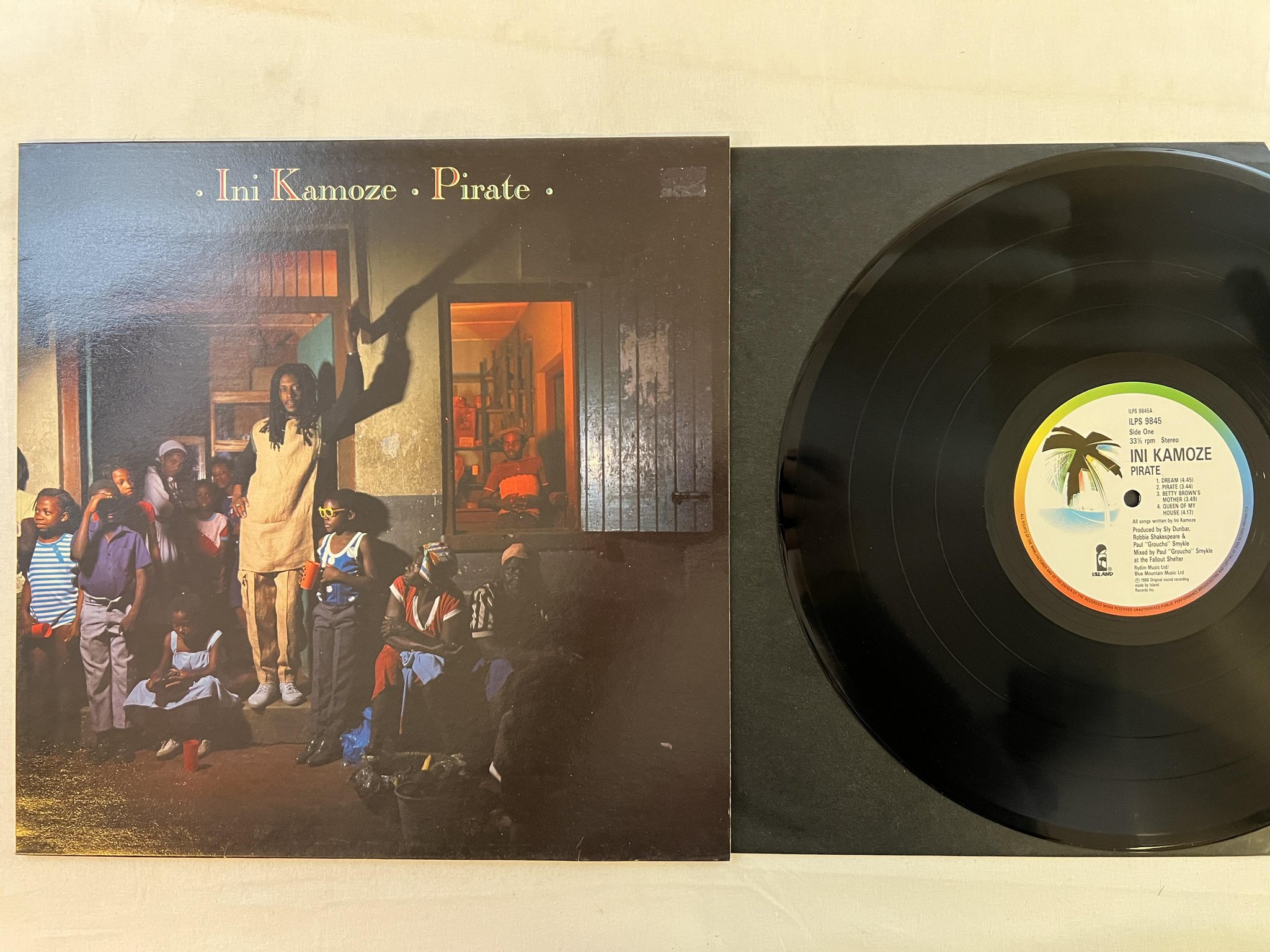 Omslagsbild för skivan INI KAMOZE Pirate LP -86 UK ISLAND ILPS 9845