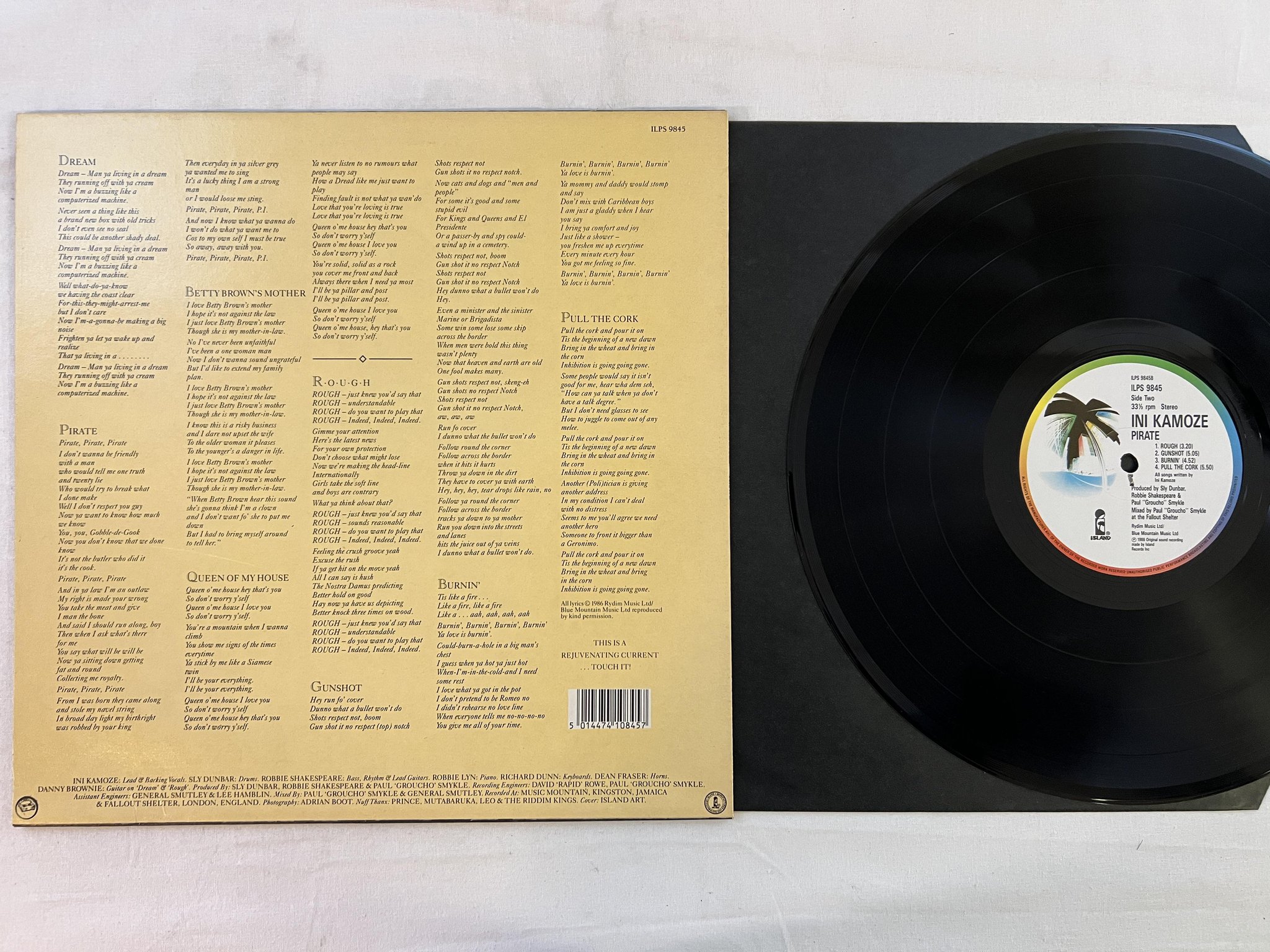 Omslagsbild för skivan INI KAMOZE Pirate LP -86 UK ISLAND ILPS 9845