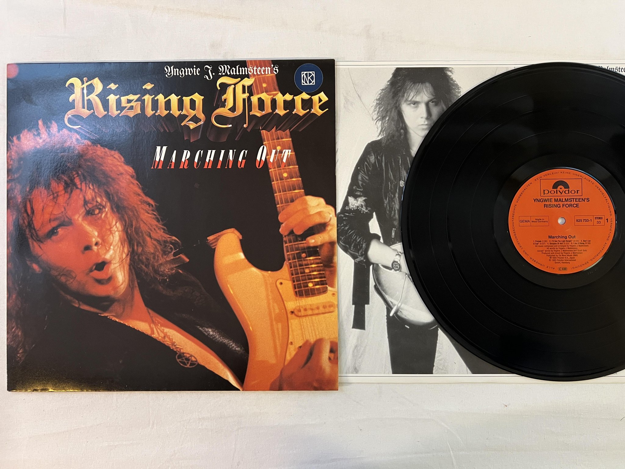 Omslagsbild för skivan YNGWIE J MALMSTEEN'S RISING FORCE marching out LP -85 Ger POLYDOR 825 733-1