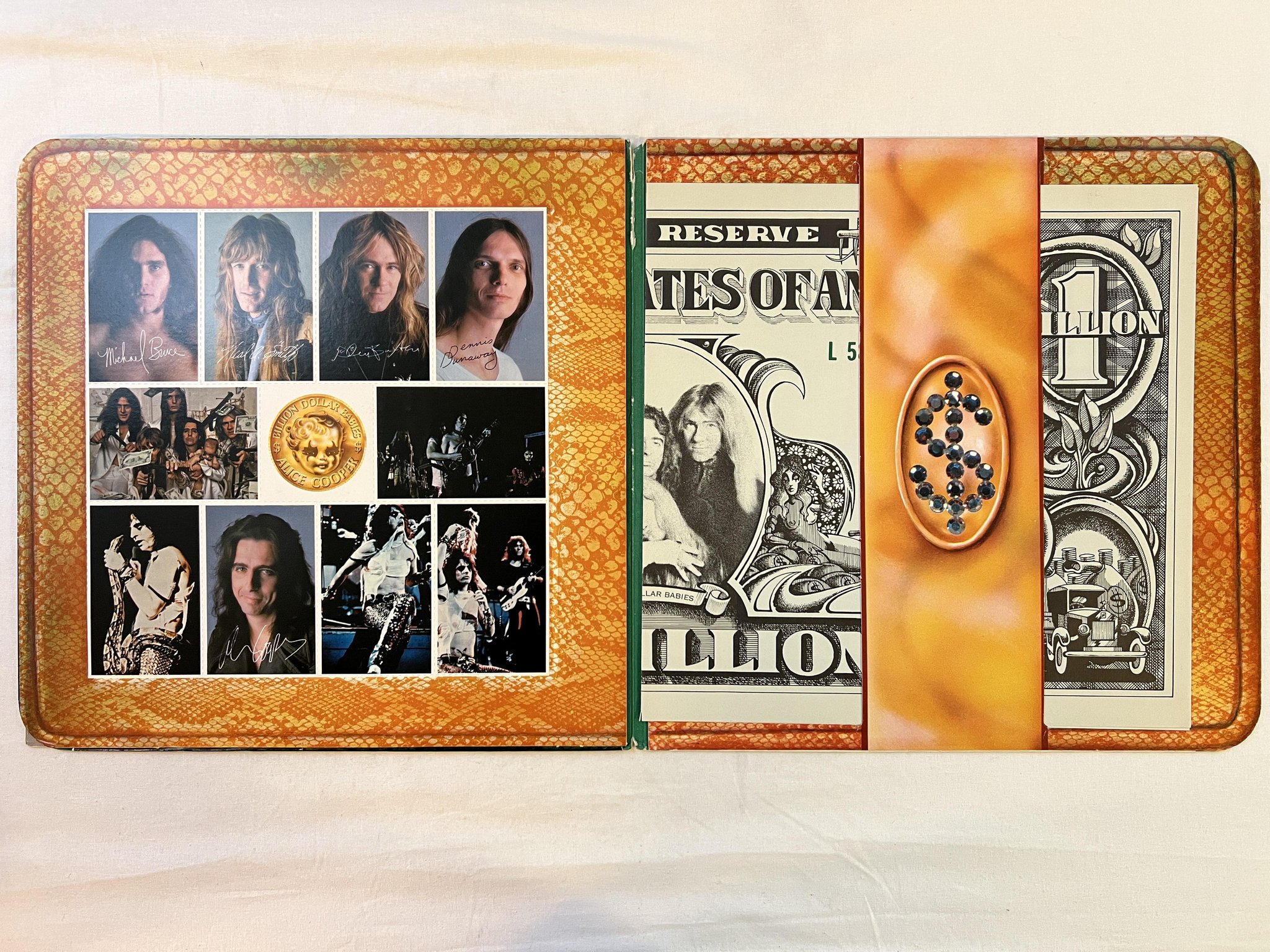 Omslagsbild för skivan ALICE COOPER billion dollar babies LP -73 US WARNER BROS BS 2685