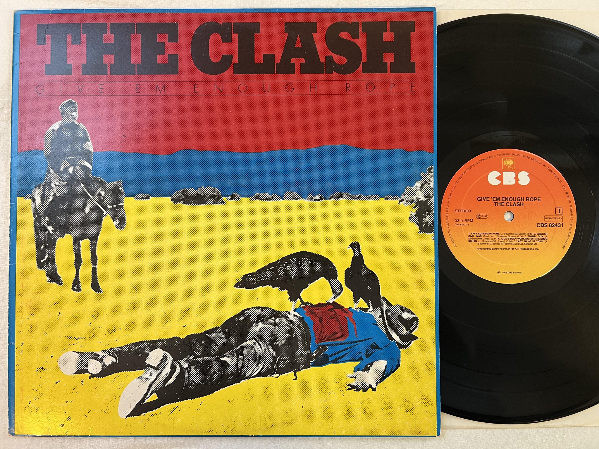 Omslagsbild för skivan THE CLASH give em enough rope LP -78 Hol CBS 82431