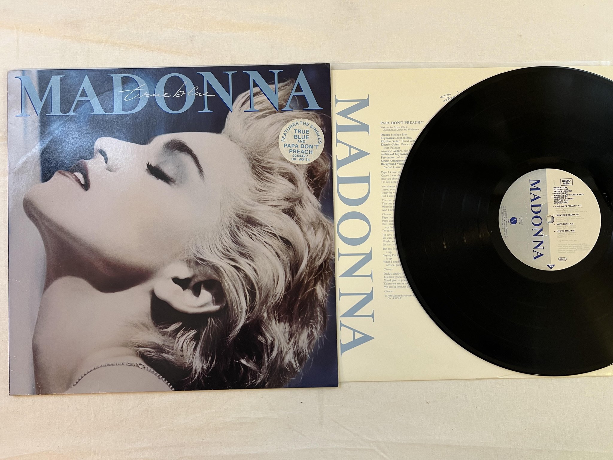 Omslagsbild för skivan MADONNA true blue LP -86 Ger SIRE 925 442-1 ** LA ISLA BONITA**